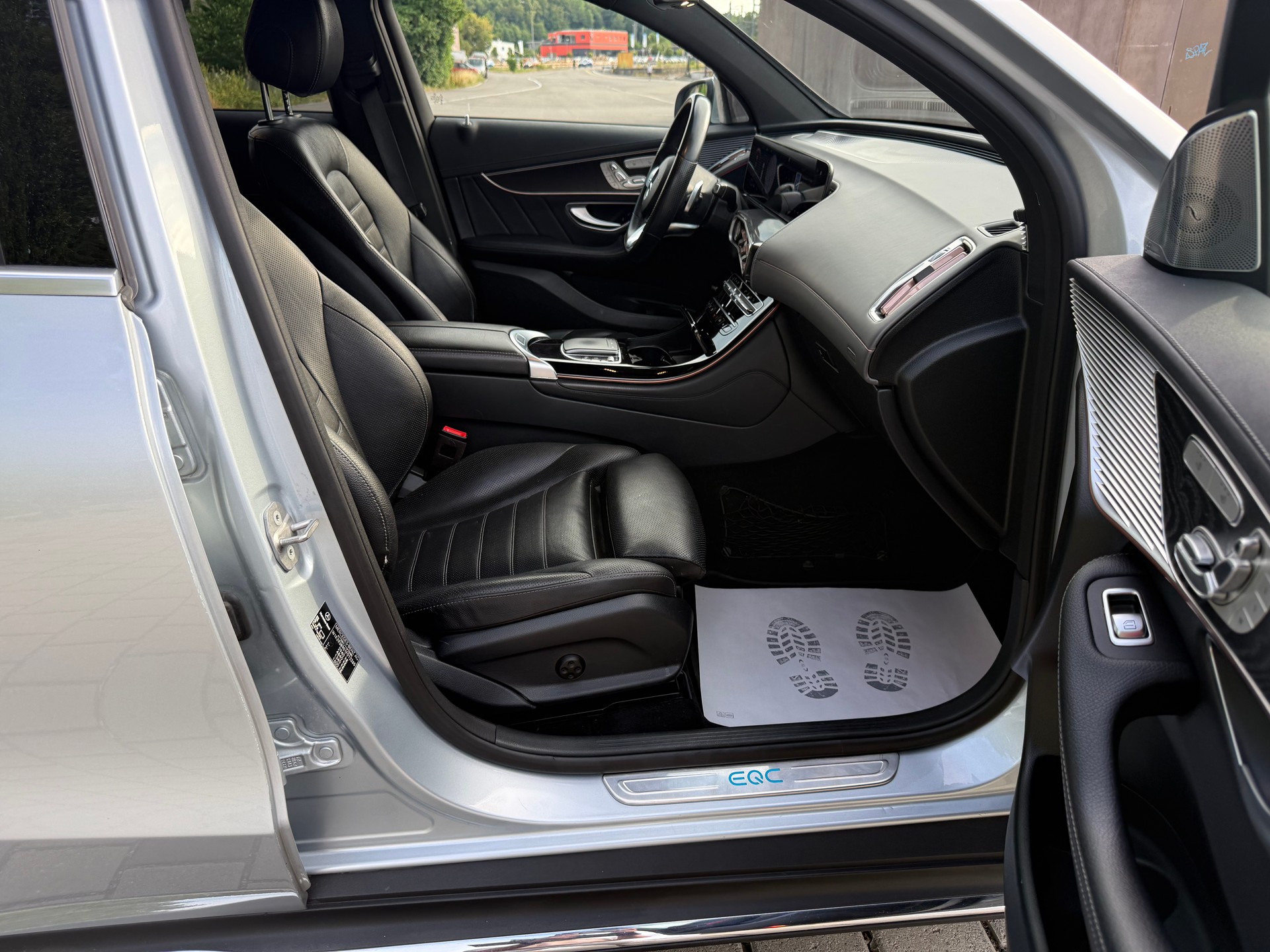 MERCEDES-BENZ EQC 400 AMG Line 4Matic-image-13