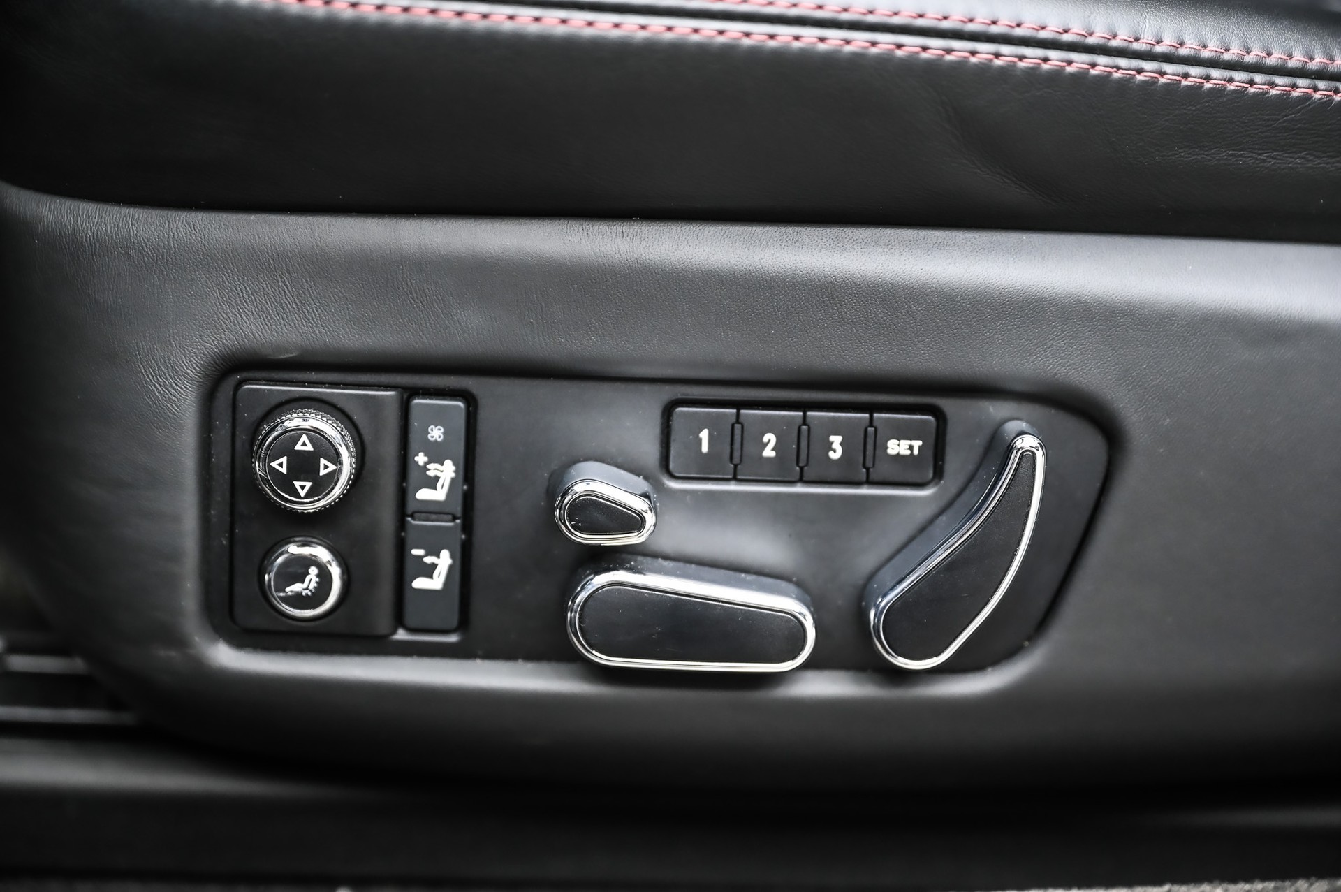 BENTLEY Continental GTC 6.0 V12 Speed-image-24