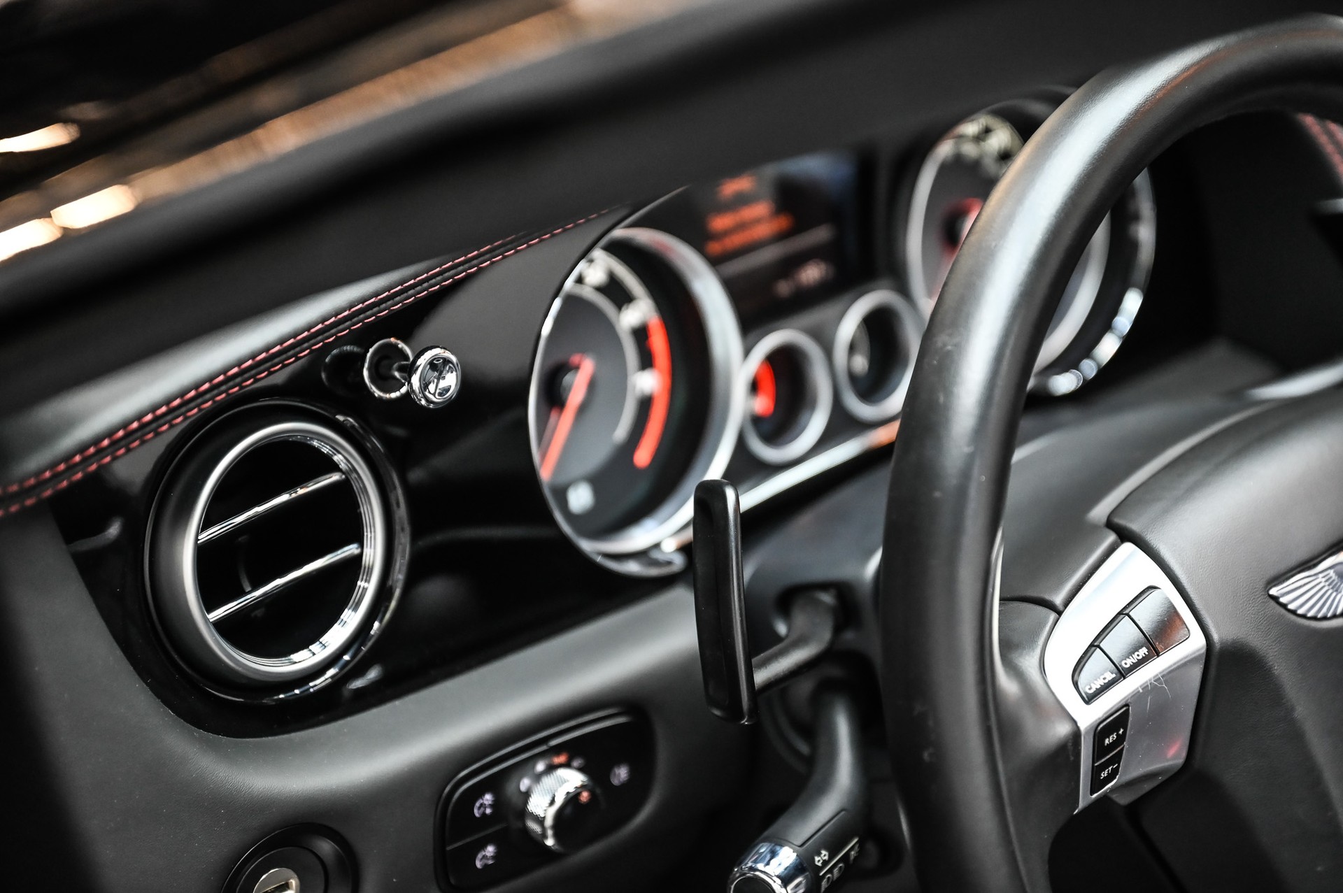 BENTLEY Continental GTC 6.0 V12 Speed-image-31
