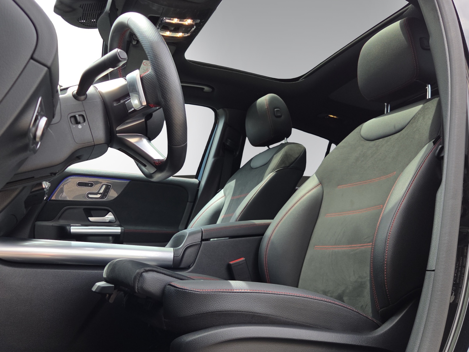 MERCEDES-BENZ GLA 250 4Matic 8G-DCT Swiss Star-image-8