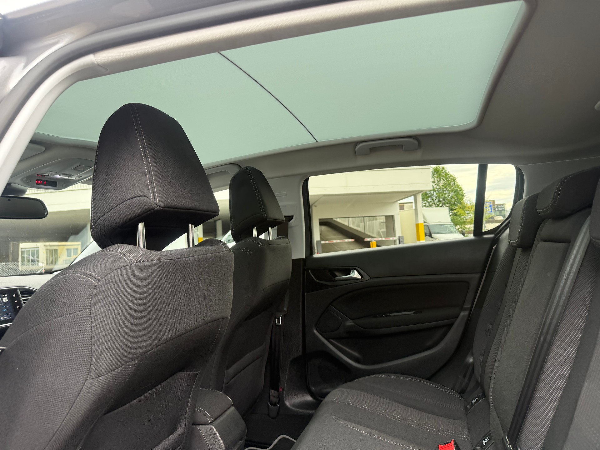PEUGEOT 308 1.2 THP Active Automatic-image-11