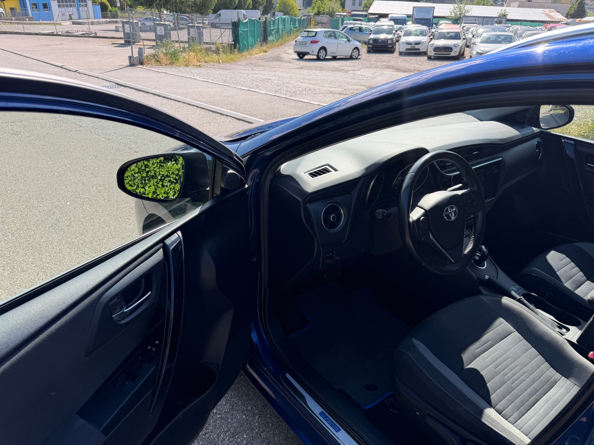 TOYOTA Auris Touring Sports 1.8 HSD Sol e-CVT-image-6
