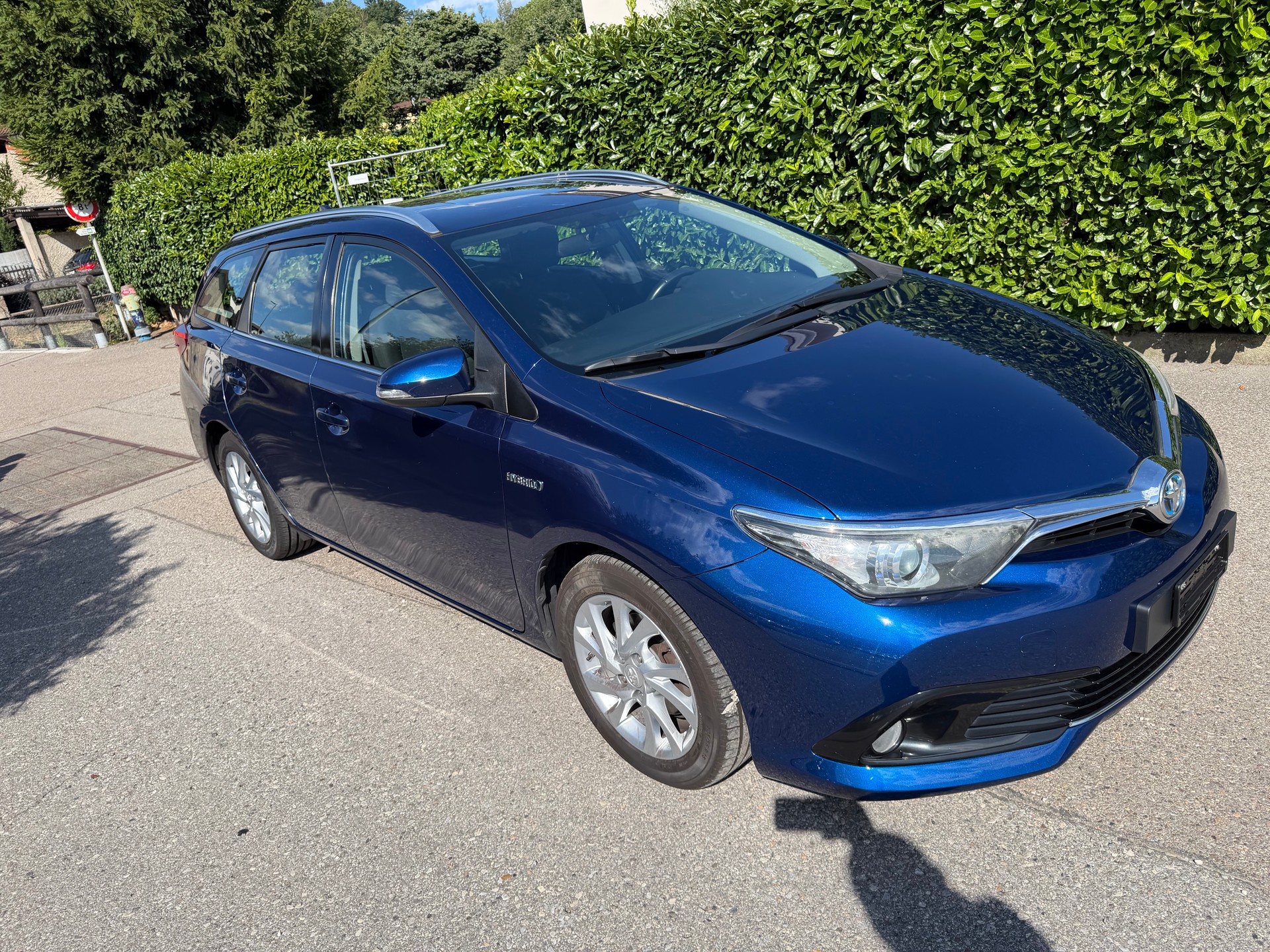 TOYOTA Auris Touring Sports 1.8 HSD Sol e-CVT-image-2