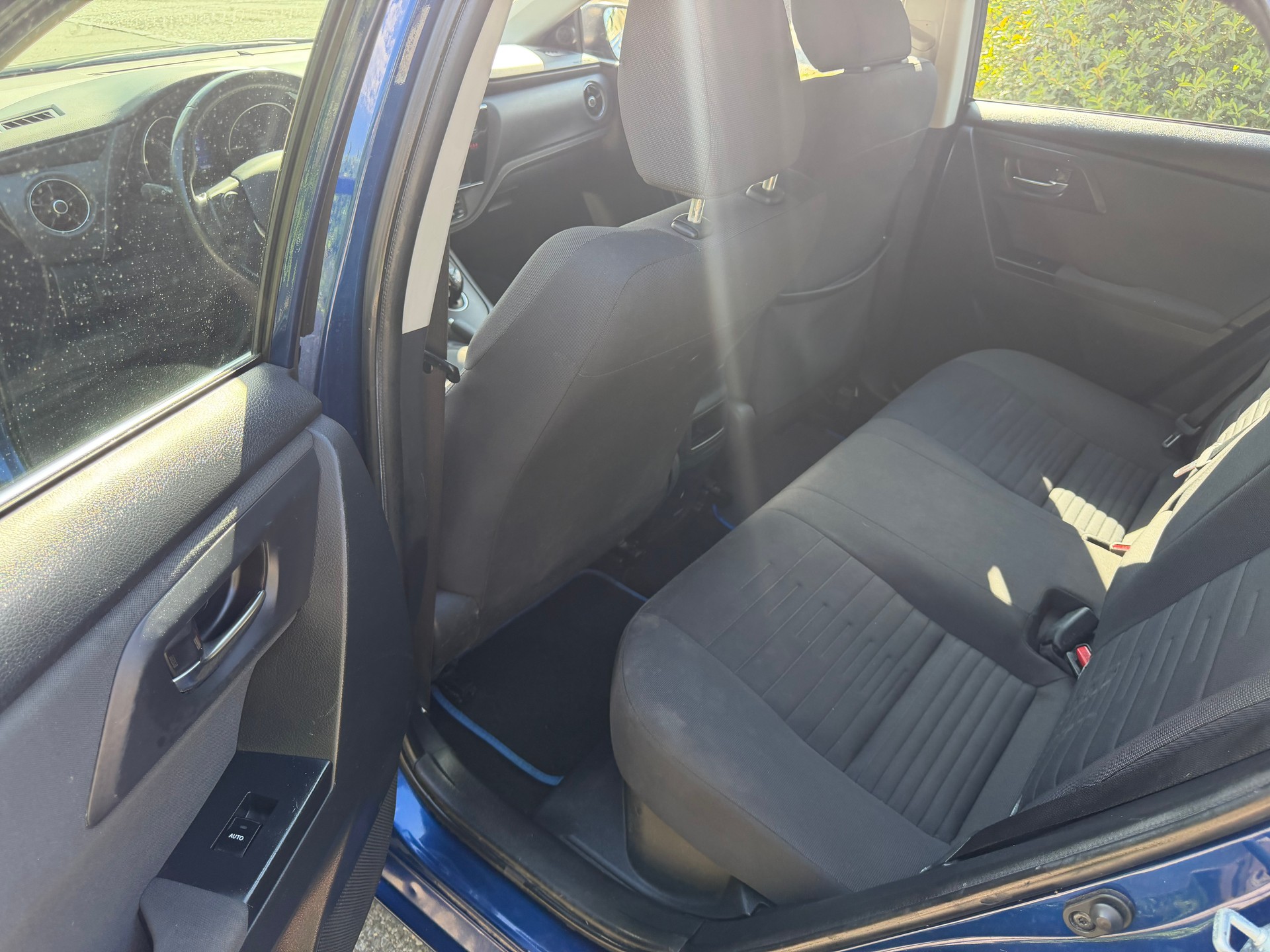 TOYOTA Auris Touring Sports 1.8 HSD Sol e-CVT-image-8