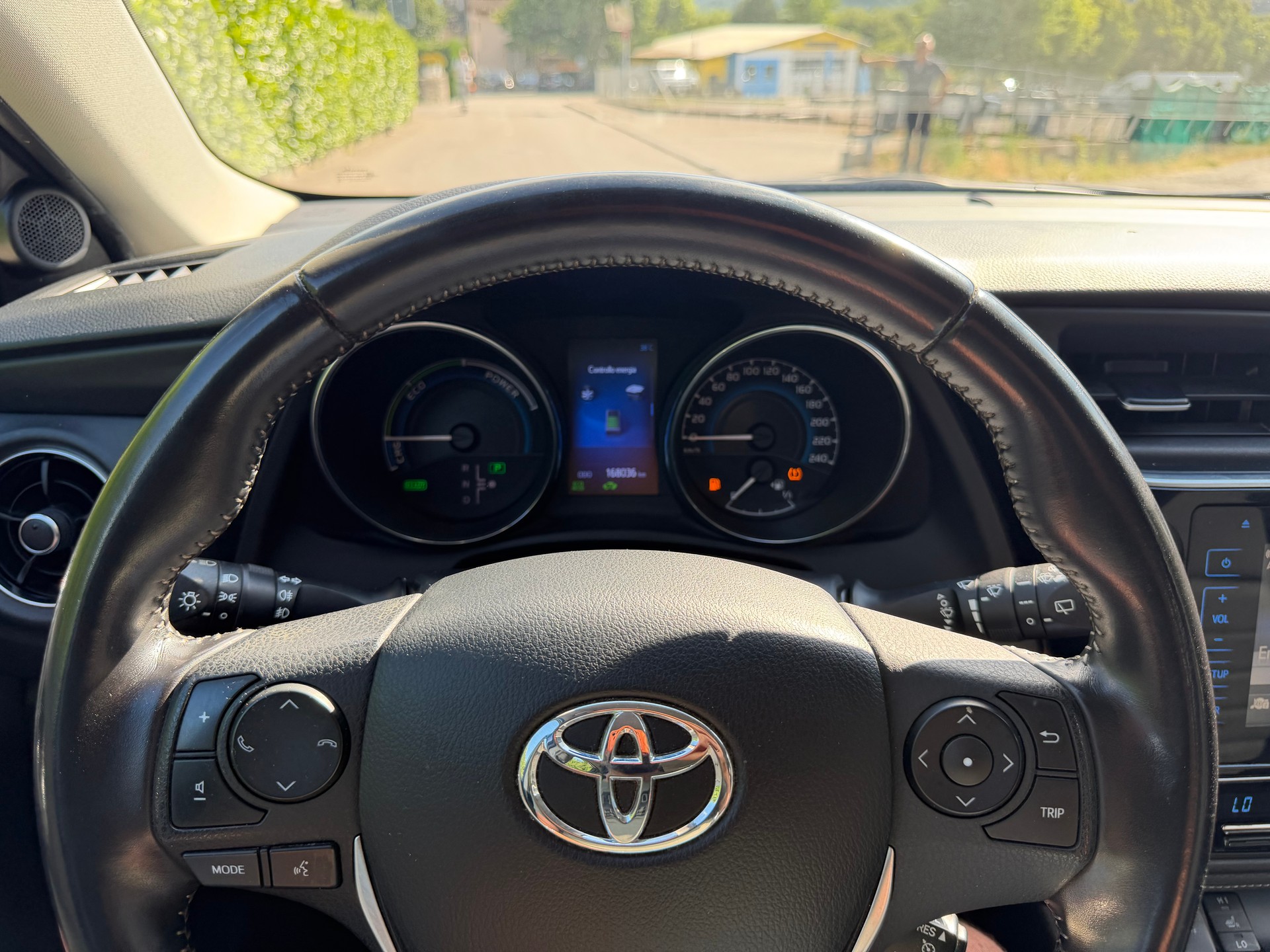 TOYOTA Auris Touring Sports 1.8 HSD Sol e-CVT-image-11