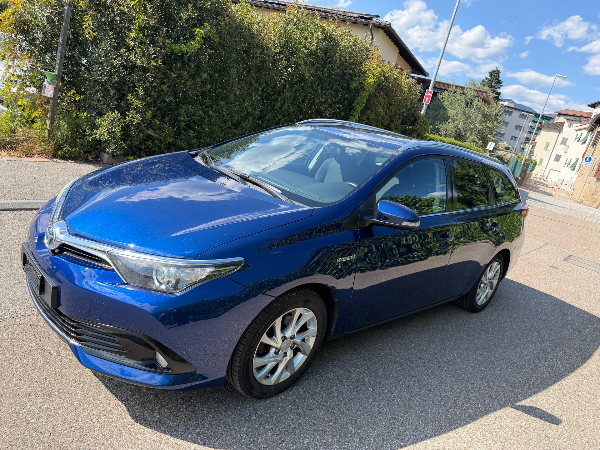 TOYOTA Auris Touring Sports 1.8 HSD Sol e-CVT-image-1