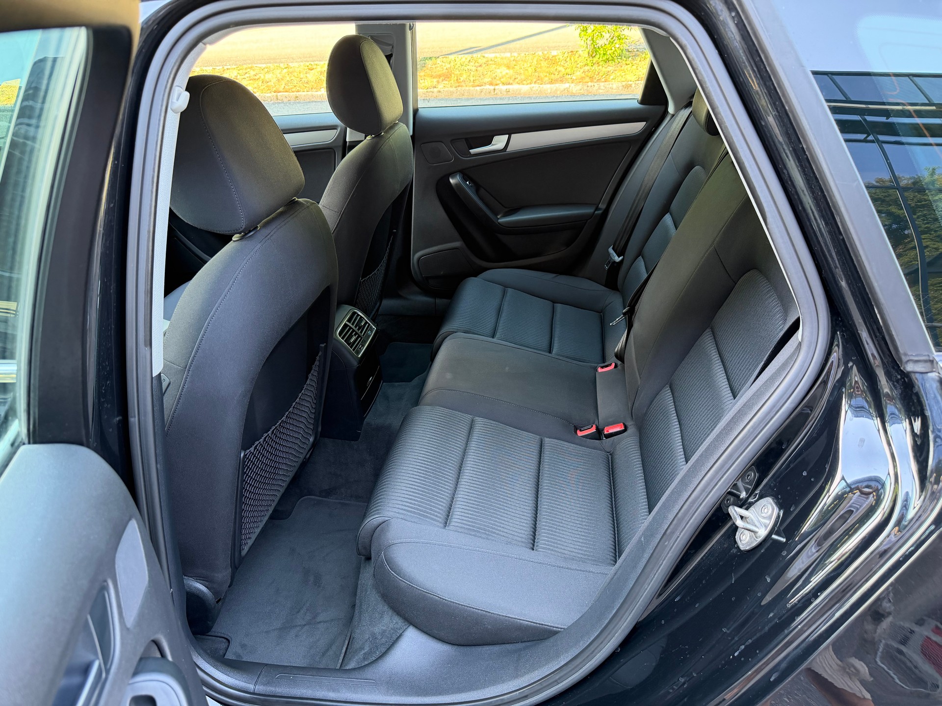 AUDI A4 Avant 2.0 TDI multitronic-image-12