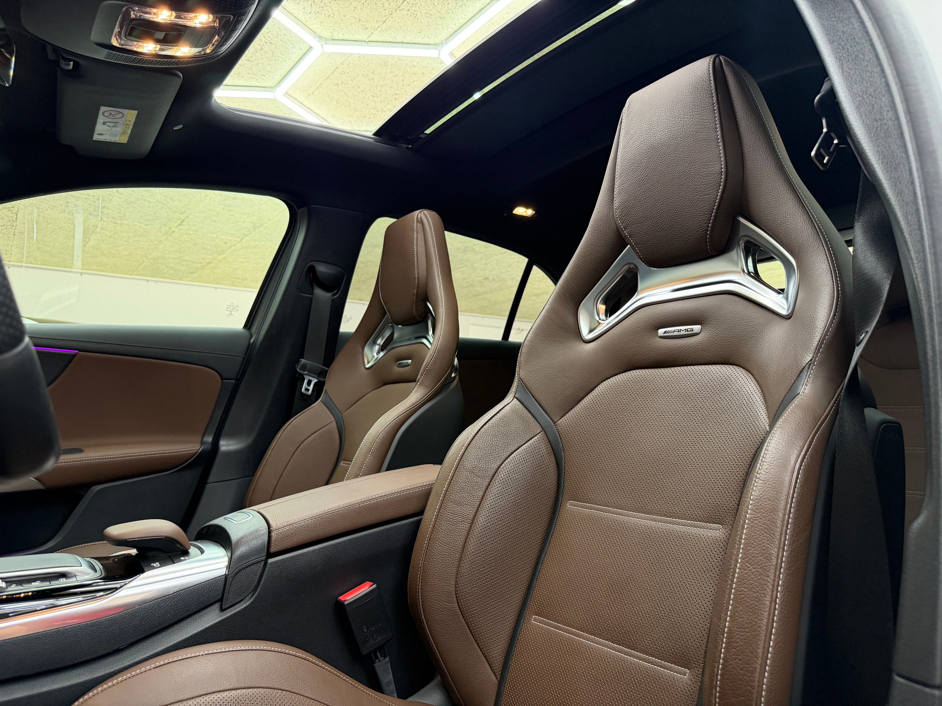 MERCEDES-BENZ A 45 S AMG 4Matic+ Speedshift *19 Silver wheels / aero kit / Designo Magno grey / CH Auto*-image-8