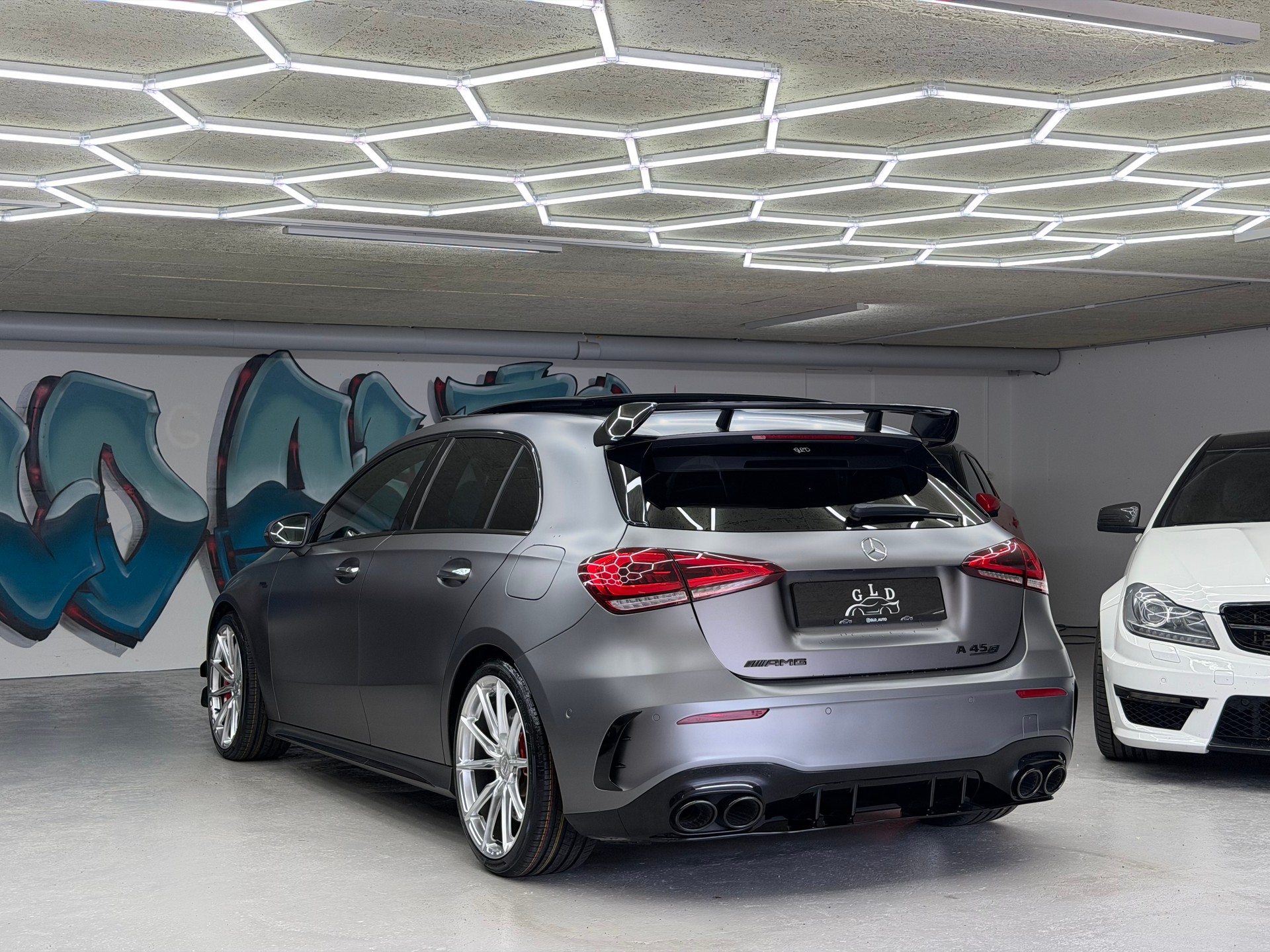 MERCEDES-BENZ A 45 S AMG 4Matic+ Speedshift *19 Silver wheels / aero kit / Designo Magno grey / CH Auto*-image-4