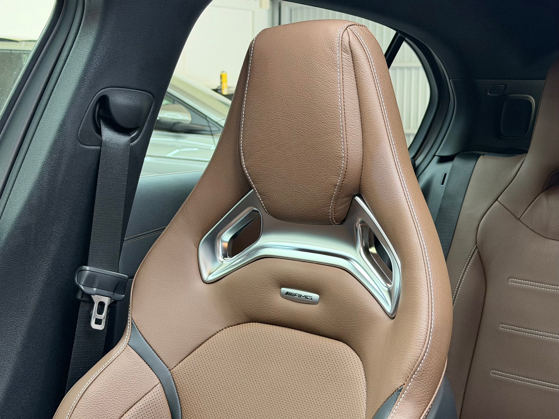 MERCEDES-BENZ A 45 S AMG 4Matic+ Speedshift *19 Silver wheels / aero kit / Designo Magno grey / CH Auto*-image-10
