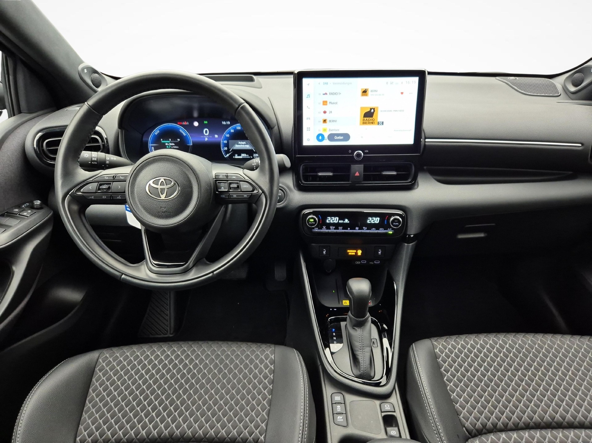 TOYOTA Yaris 1.5 VVT-i HSD Premium-image-6