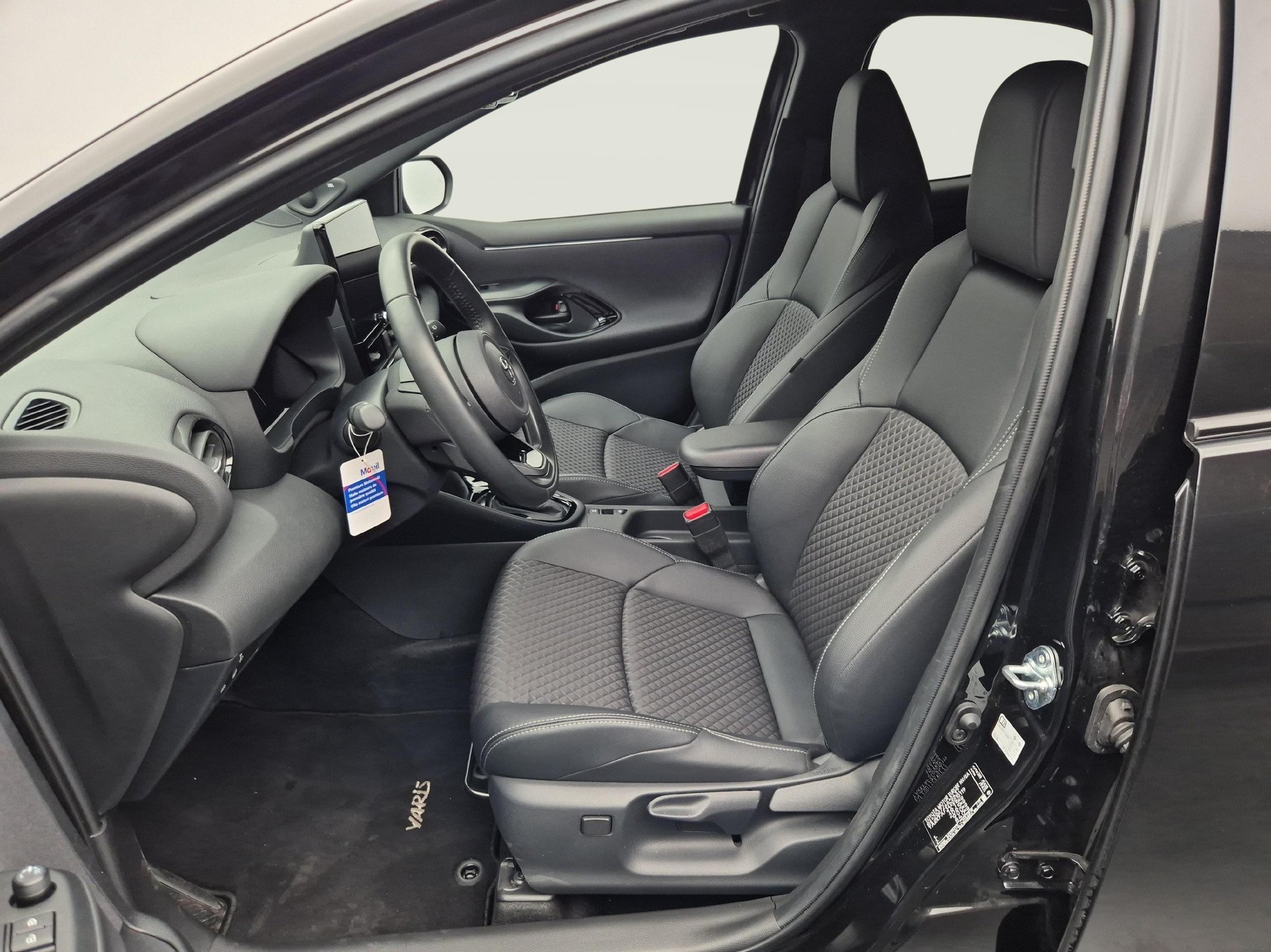 TOYOTA Yaris 1.5 VVT-i HSD Premium-image-2