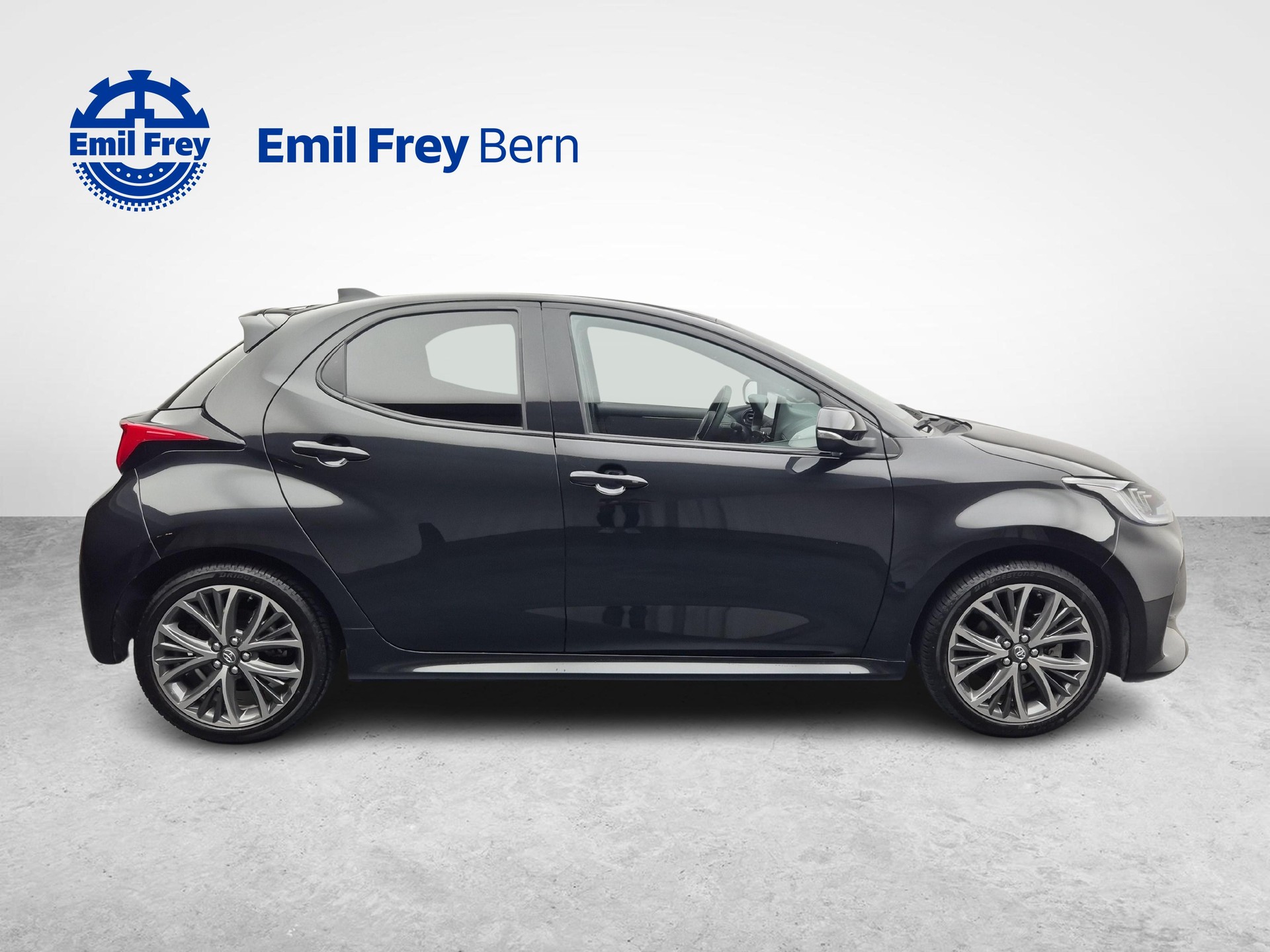 TOYOTA Yaris 1.5 VVT-i HSD Premium-image-5