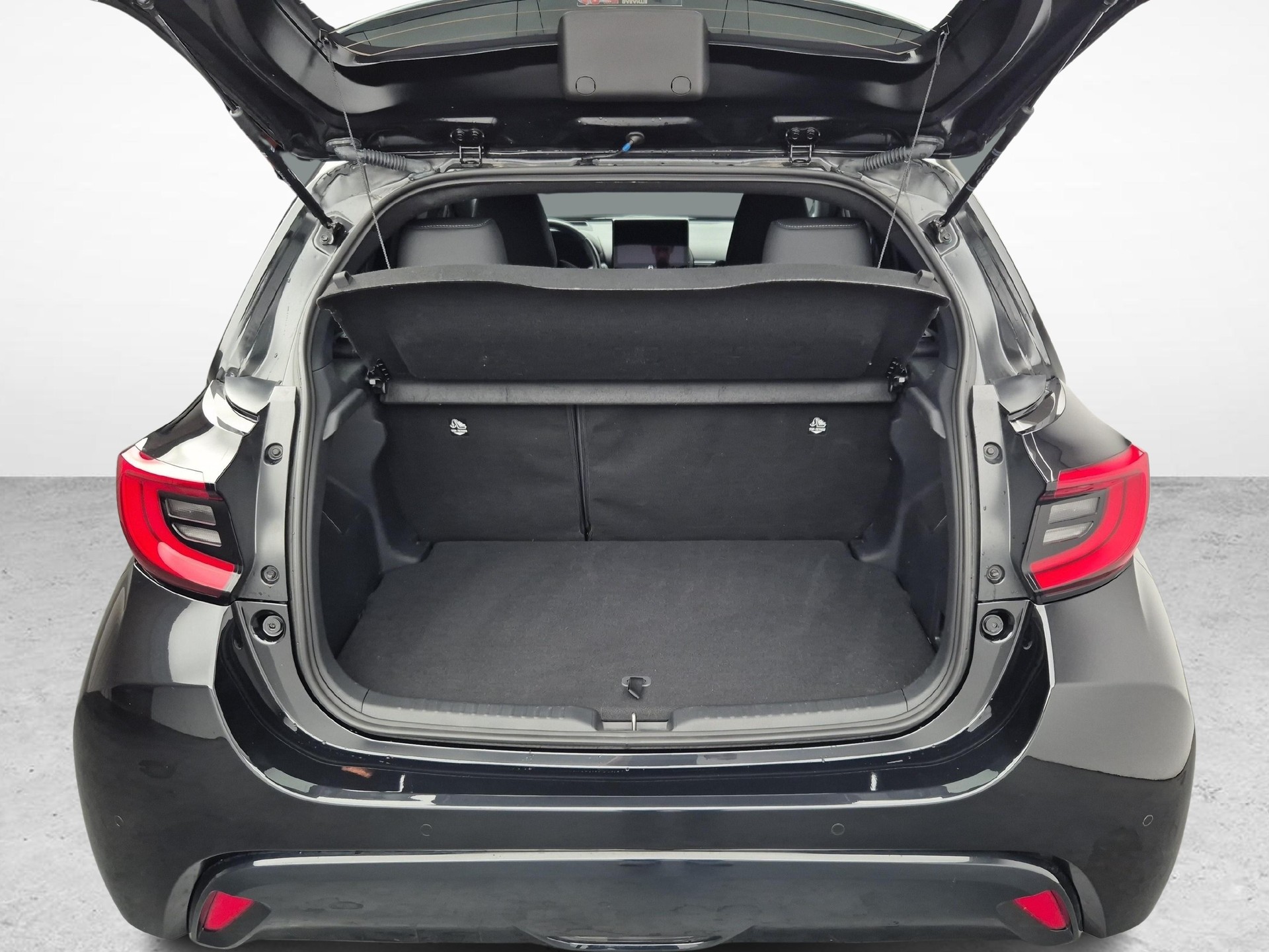 TOYOTA Yaris 1.5 VVT-i HSD Premium-image-15