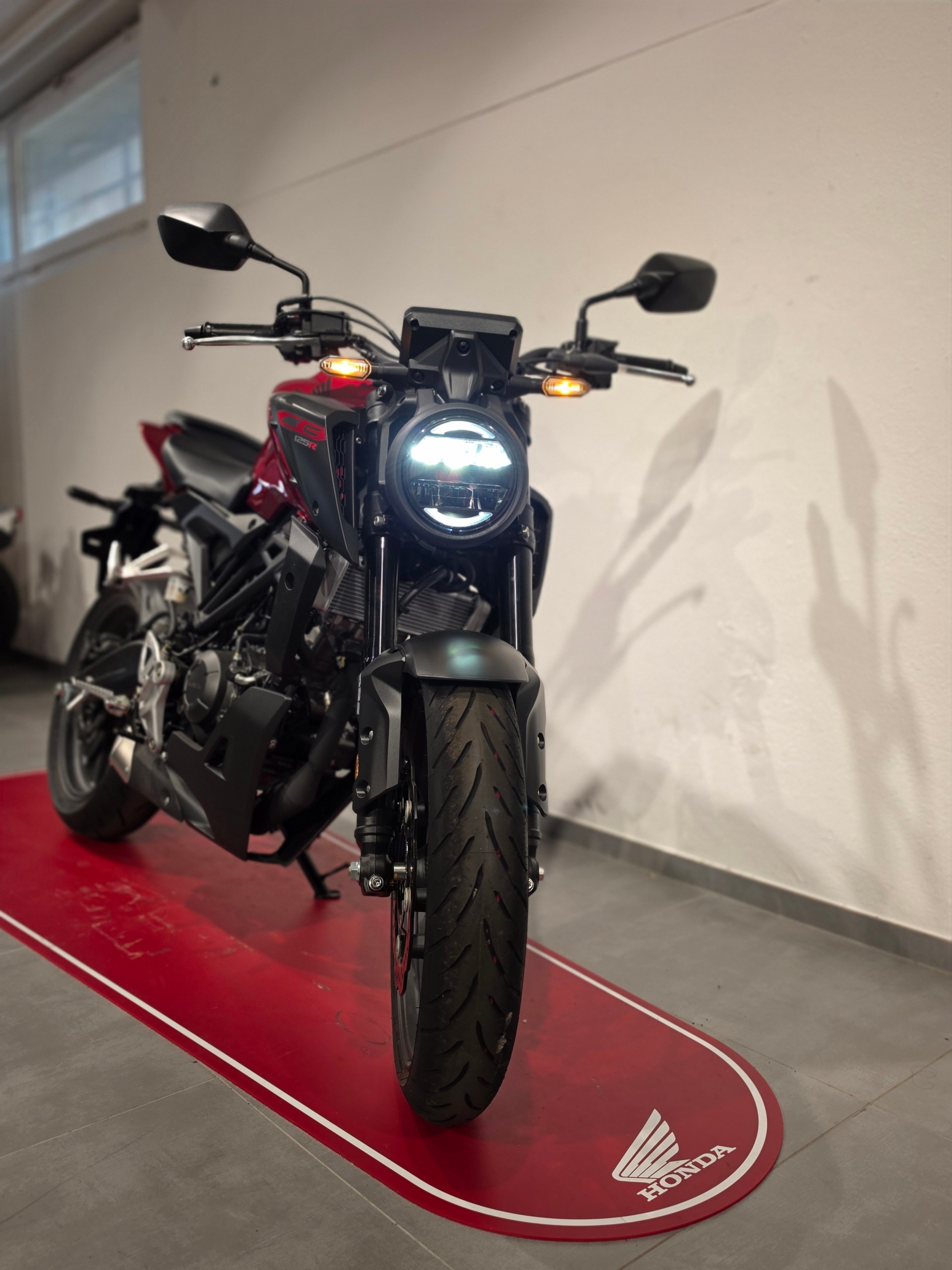 HONDA CB 125 R-showroom-element-1