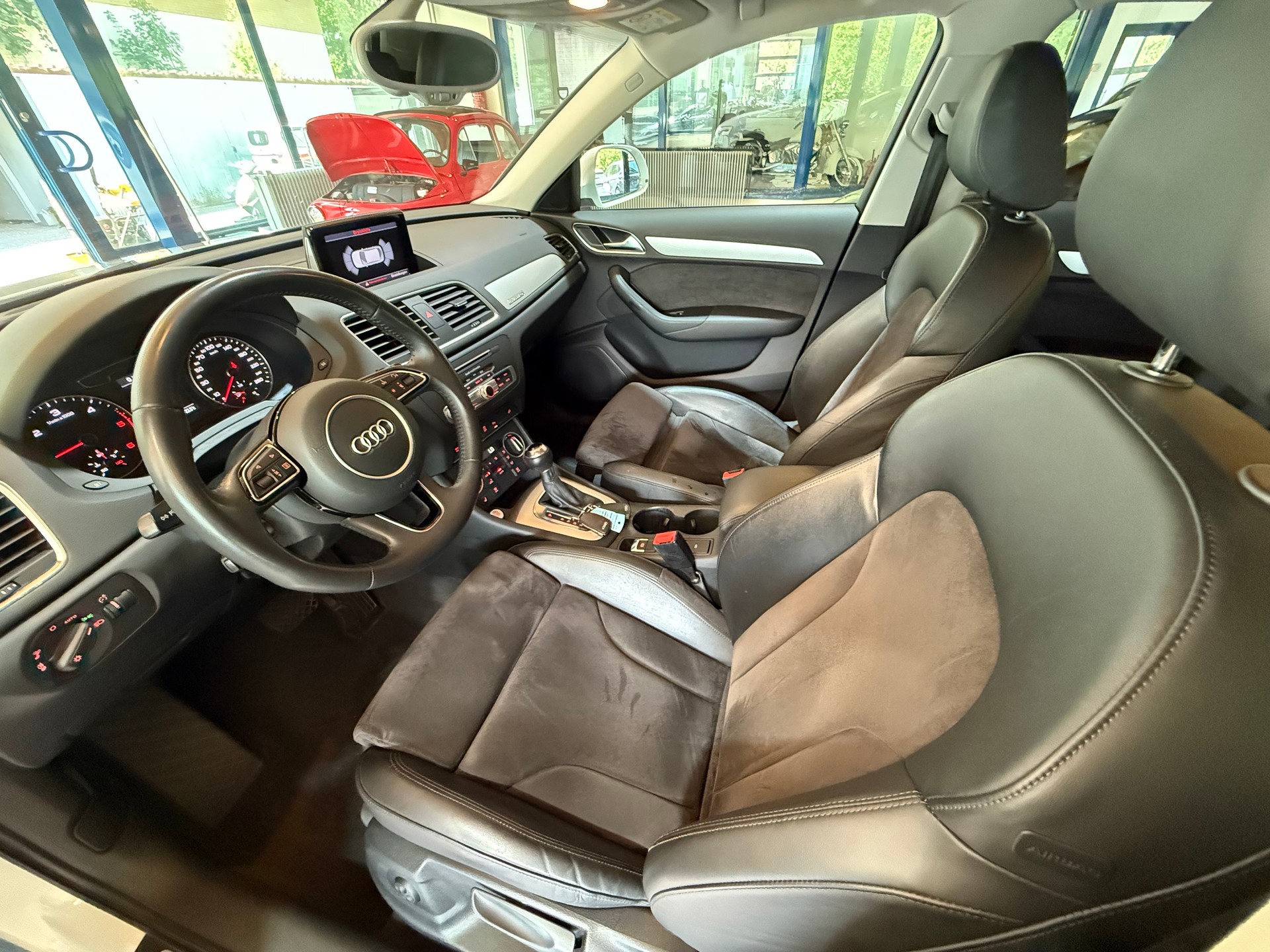 AUDI Q3 2.0 TDI sport quattro S-tronic-image-3