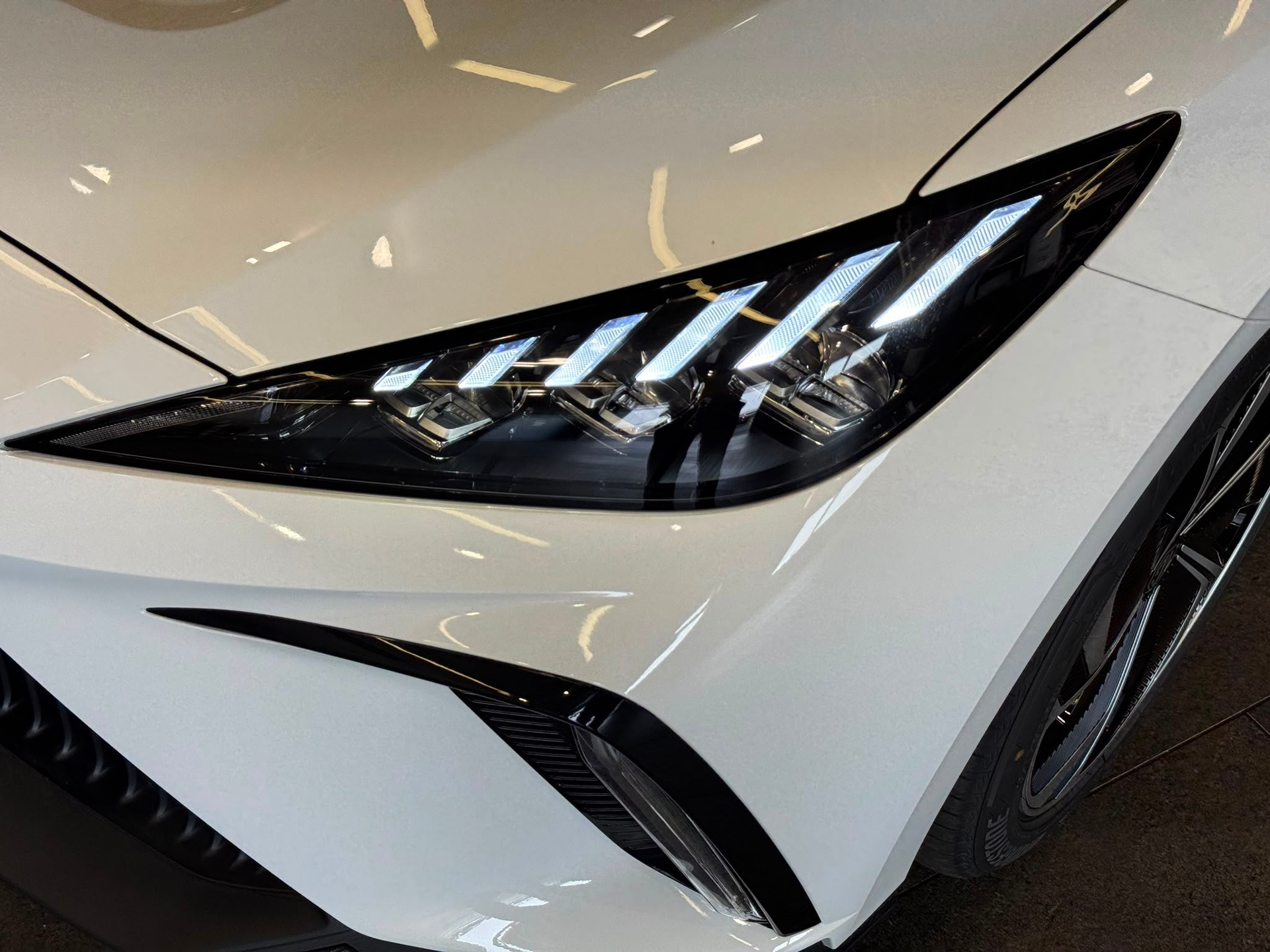 MG 4 EV 64kWh Premium *Facelift* 452KM Reichweite-image-3