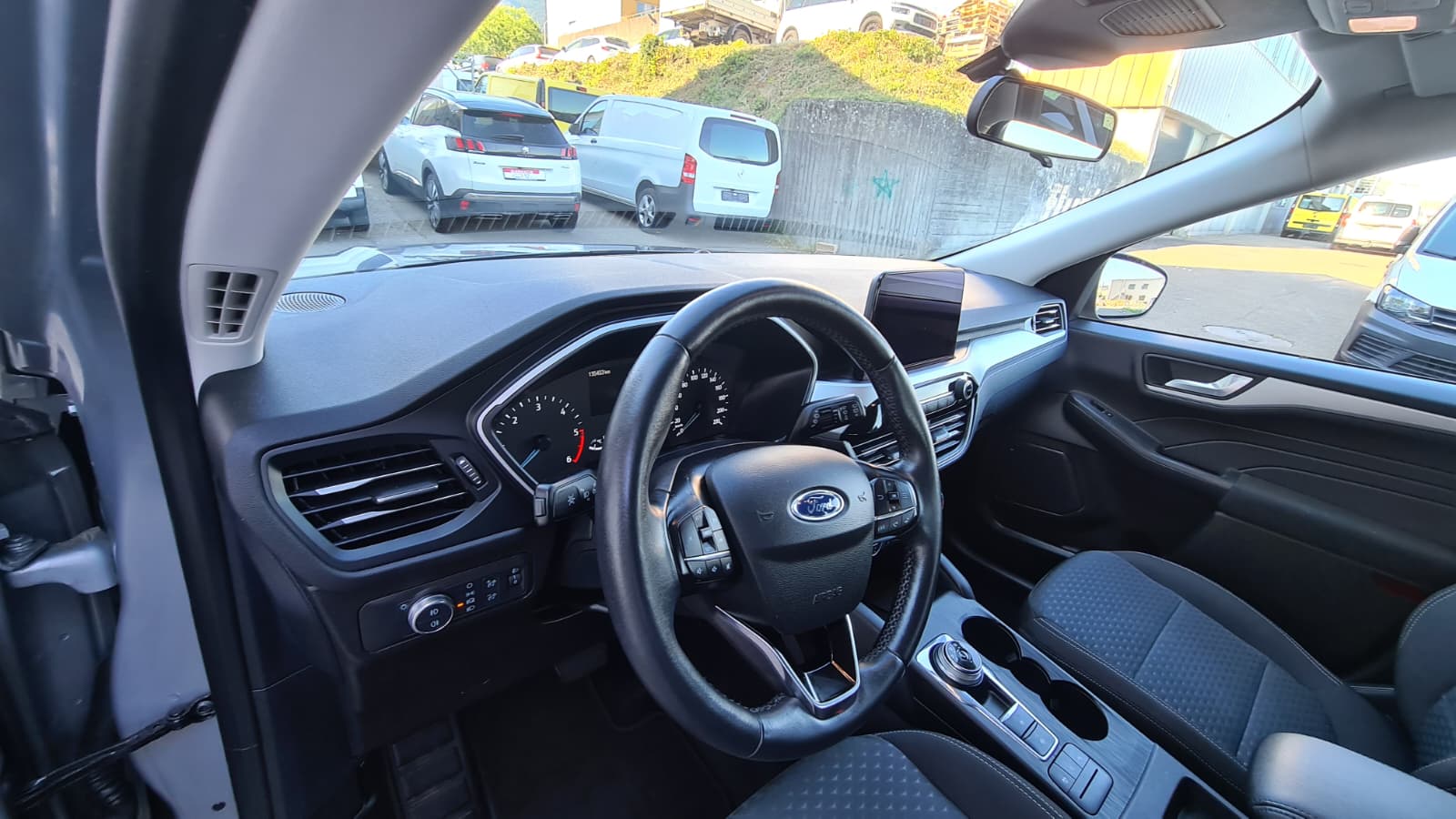 FORD Kuga 2.0 TDCi EcoBlue Cool & Connect 4WD ** Gr-Navi ** Sitzheizung ** Tempomat ** PDC V+H ** Frisch Ab MFK & Service **-image-15