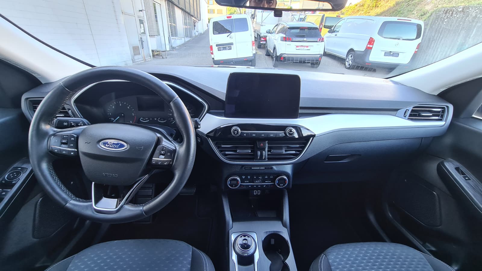FORD Kuga 2.0 TDCi EcoBlue Cool & Connect 4WD ** Gr-Navi ** Sitzheizung ** Tempomat ** PDC V+H ** Frisch Ab MFK & Service **-image-14