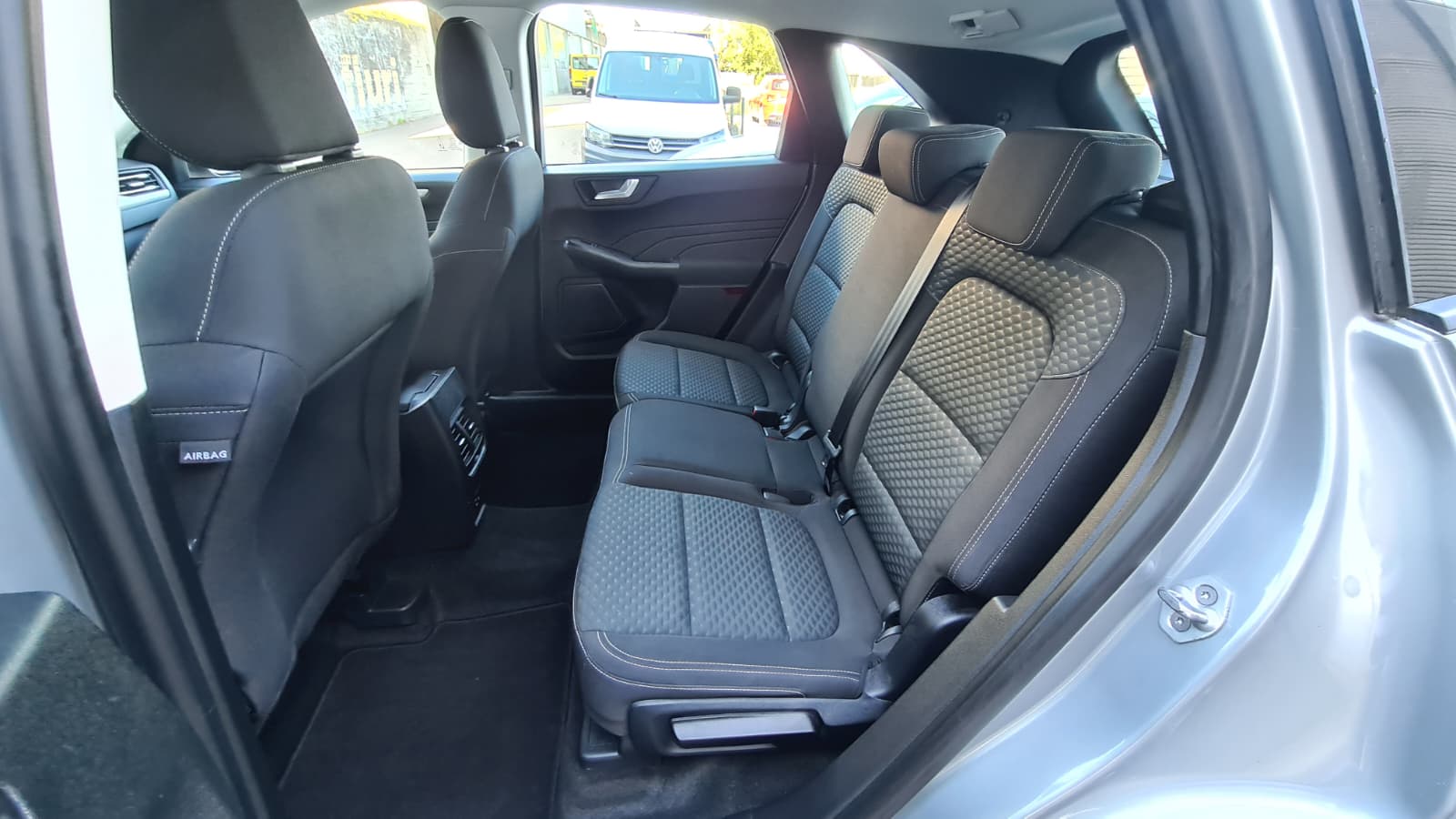 FORD Kuga 2.0 TDCi EcoBlue Cool & Connect 4WD ** Gr-Navi ** Sitzheizung ** Tempomat ** PDC V+H ** Frisch Ab MFK & Service **-image-17