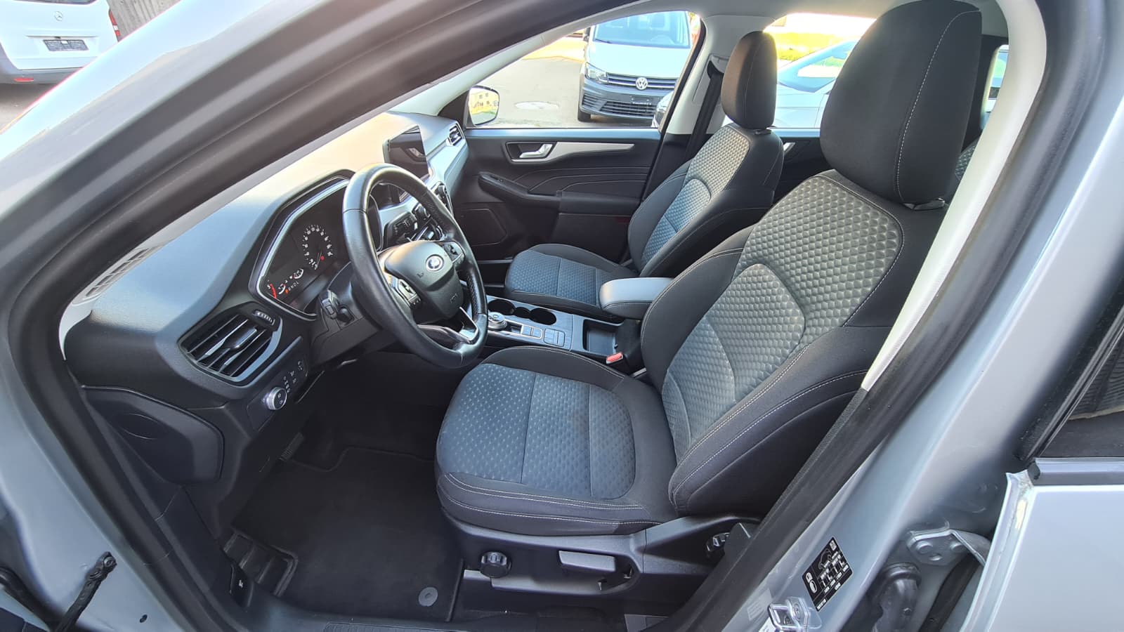 FORD Kuga 2.0 TDCi EcoBlue Cool & Connect 4WD ** Gr-Navi ** Sitzheizung ** Tempomat ** PDC V+H ** Frisch Ab MFK & Service **-image-16