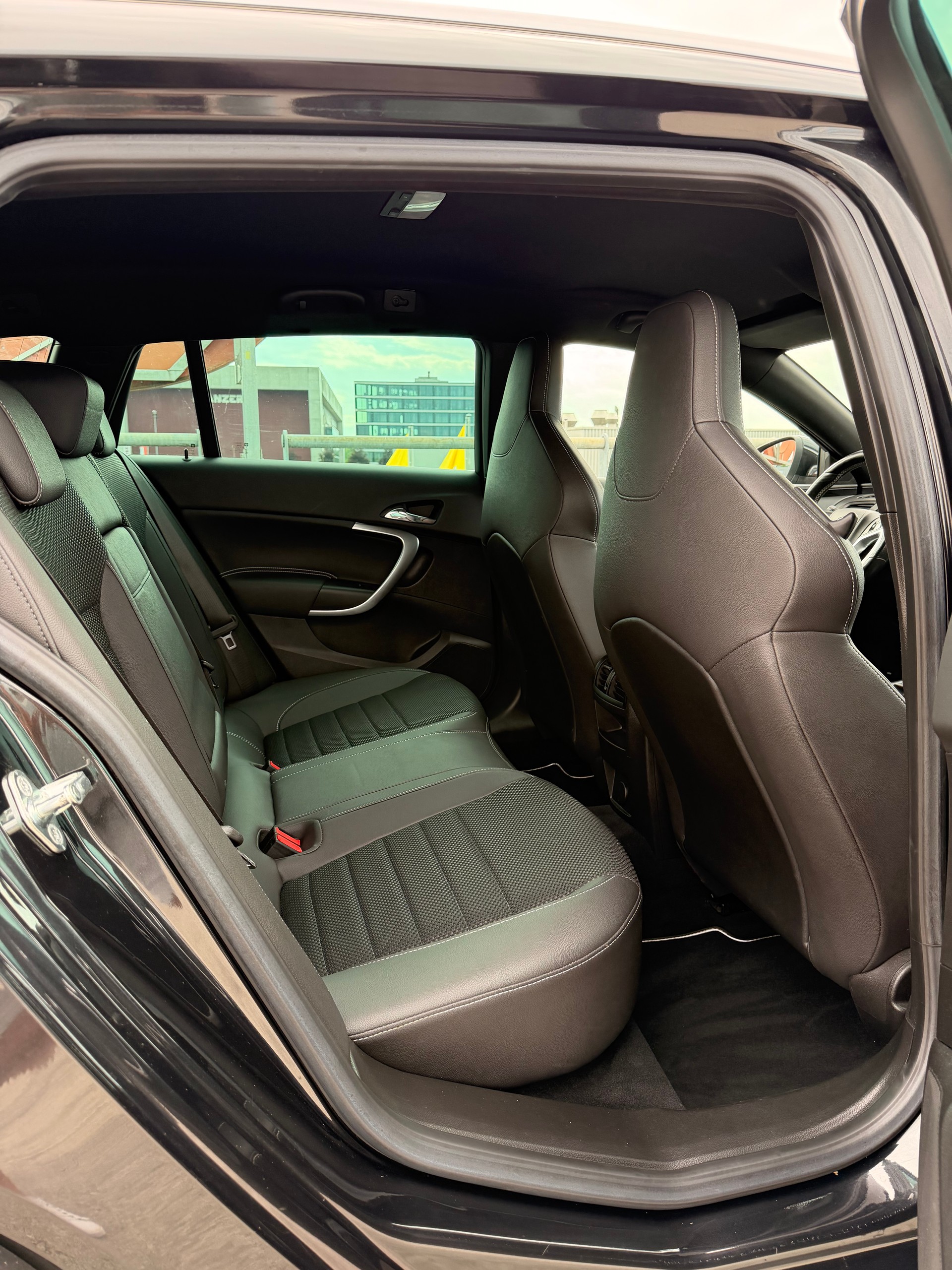 OPEL Insignia Sports Tourer 2.8 Turbo OPC 4WD-image-13