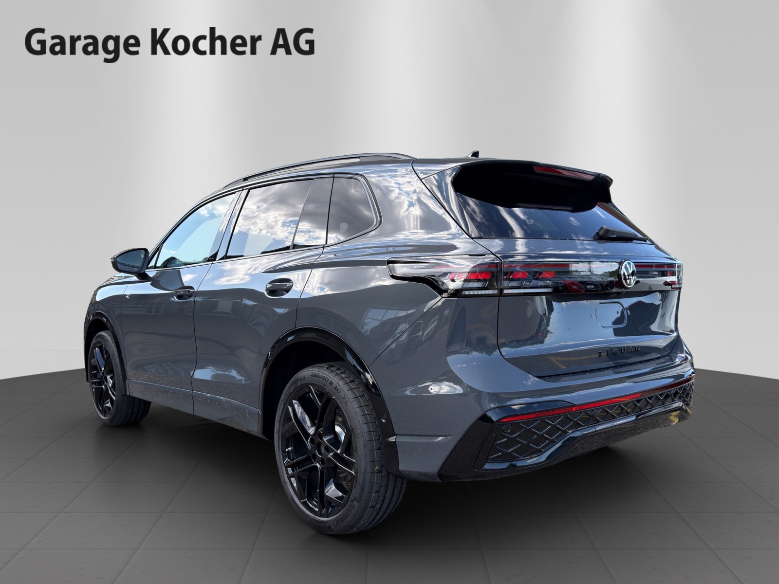 VW Tiguan 2.0 TSI DSG R-Line Plus 4Motion-image-4
