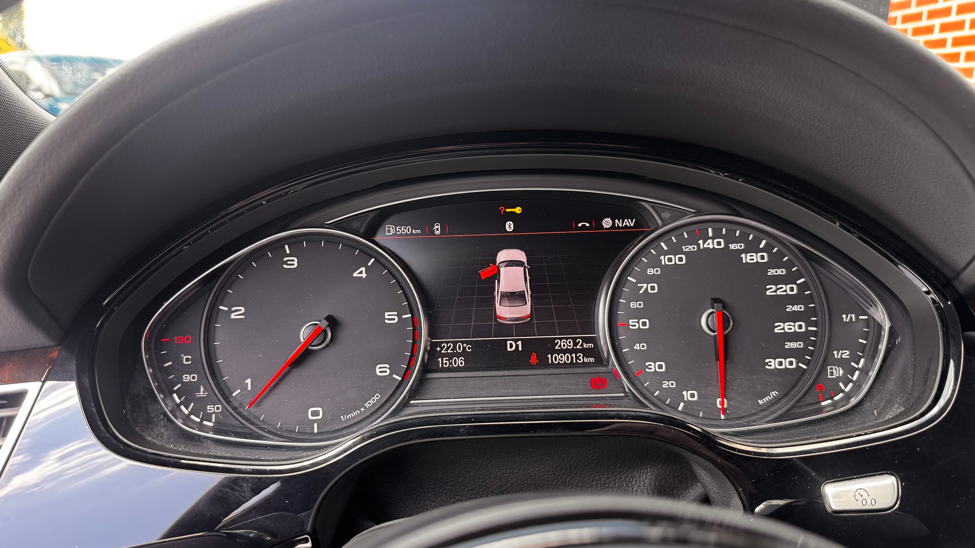 AUDI A8 3.0 TDI quattro tiptronic-image-11