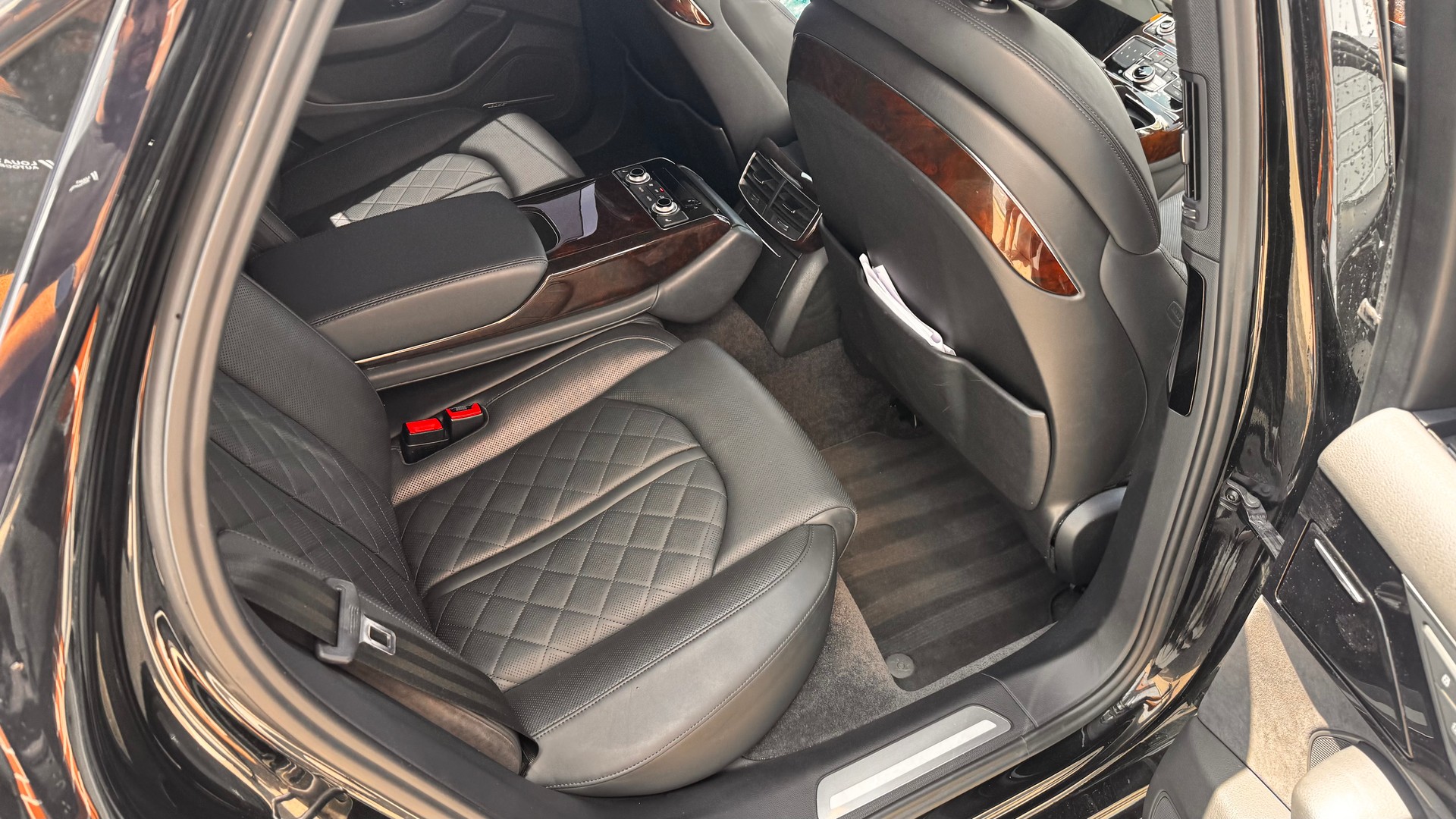 AUDI A8 3.0 TDI quattro tiptronic-image-15
