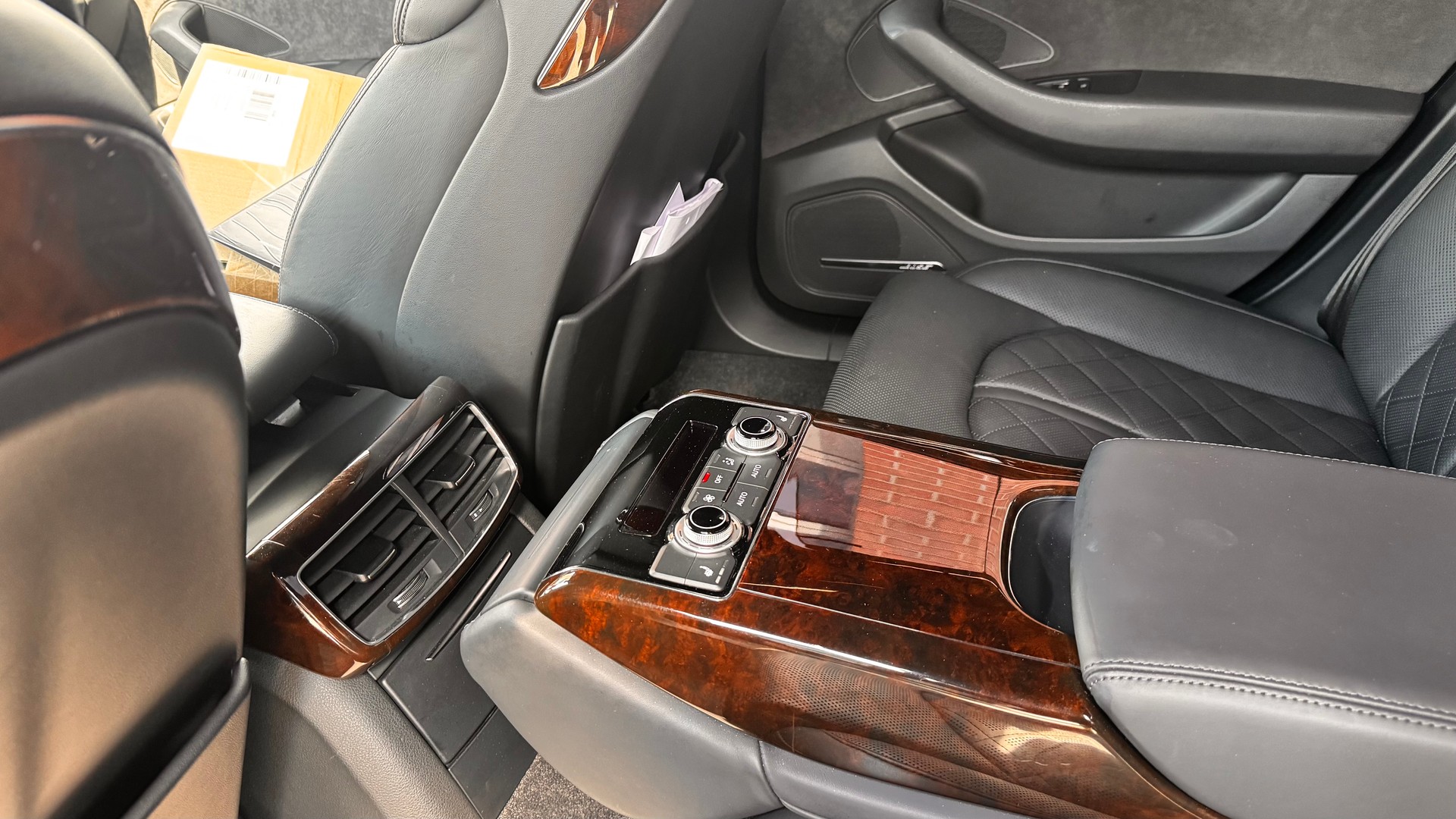 AUDI A8 3.0 TDI quattro tiptronic-image-10