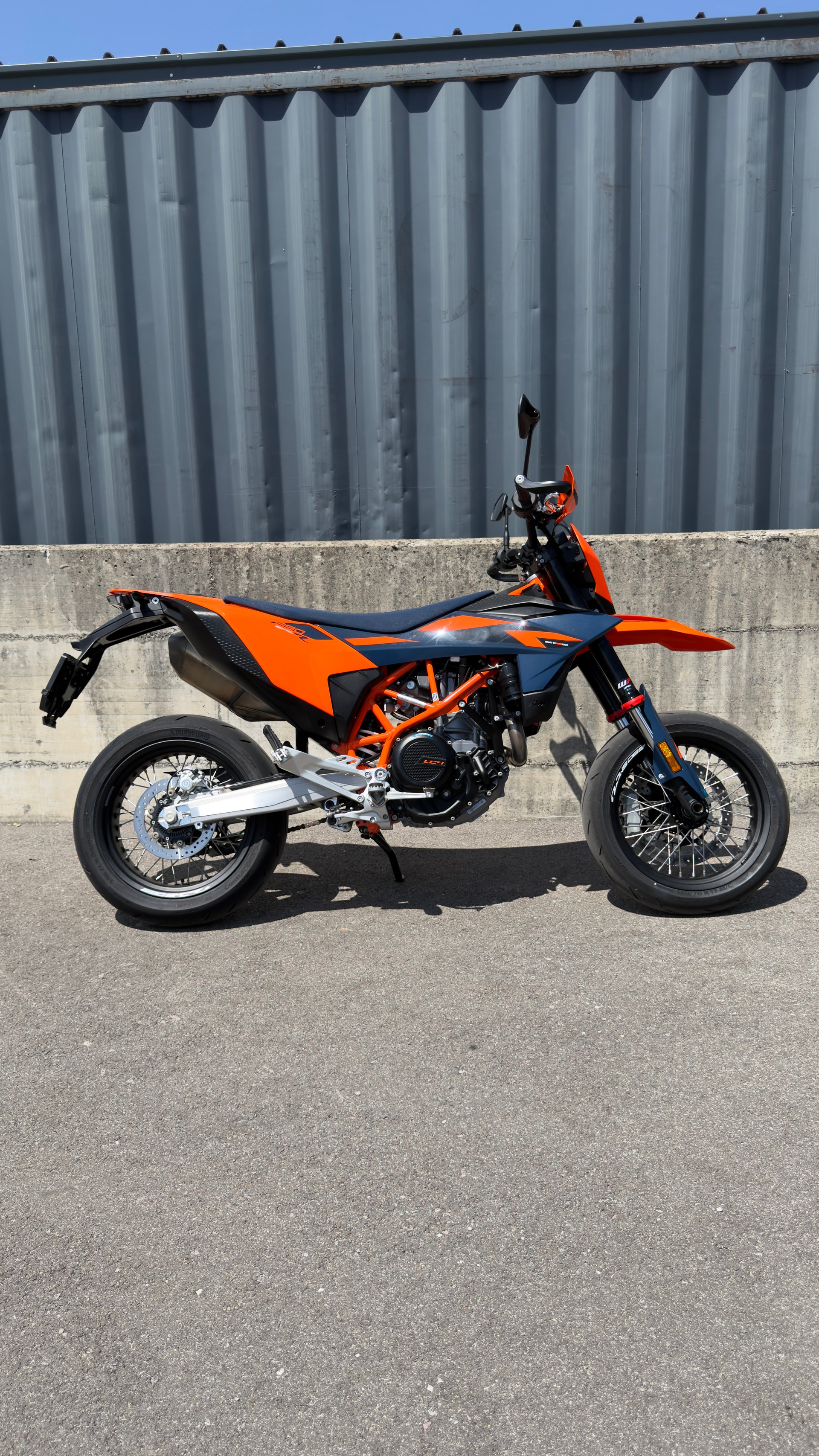 KTM 690 Enduro R-showroom-element-1