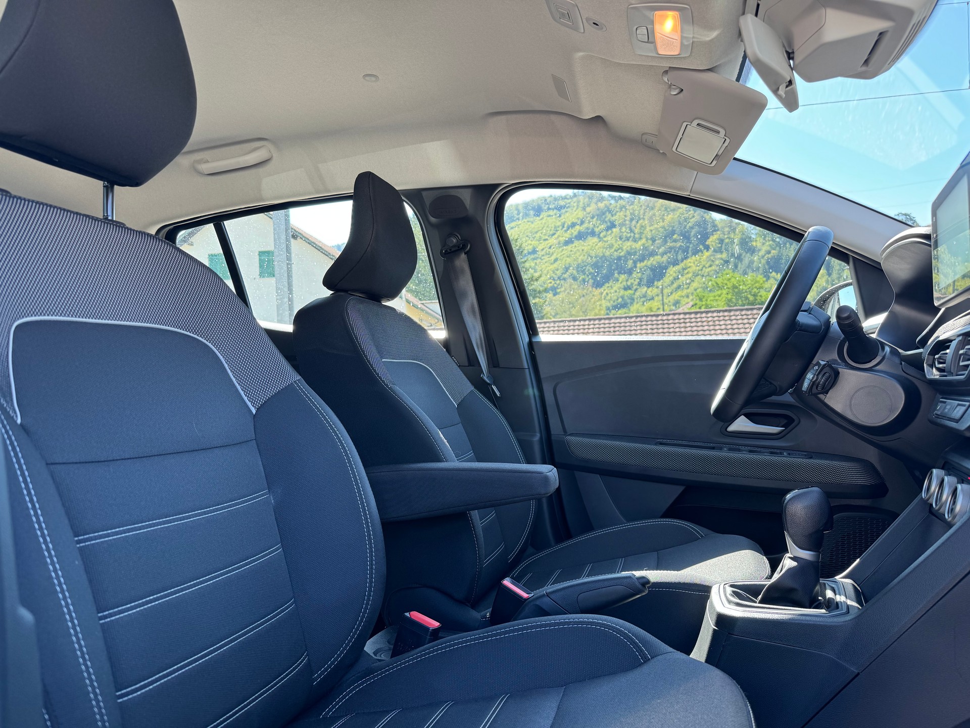 DACIA Sandero TCe 90 Journey CVT-image-10