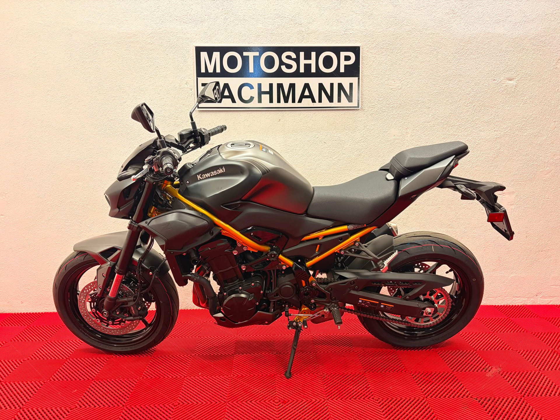 KAWASAKI Z 900 (35kW)-showroom-element-3