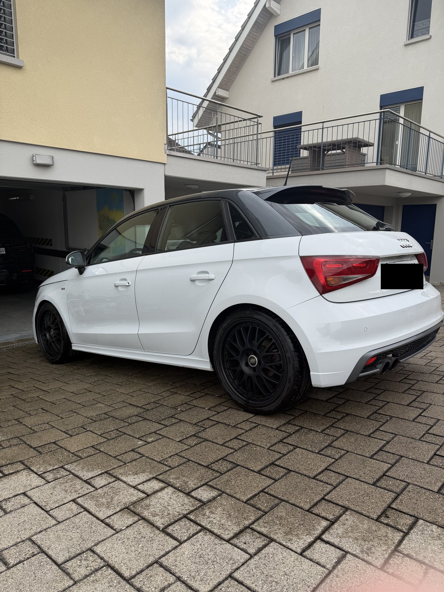 AUDI 1.4 TFSI Ambition S-Tronic-image-1