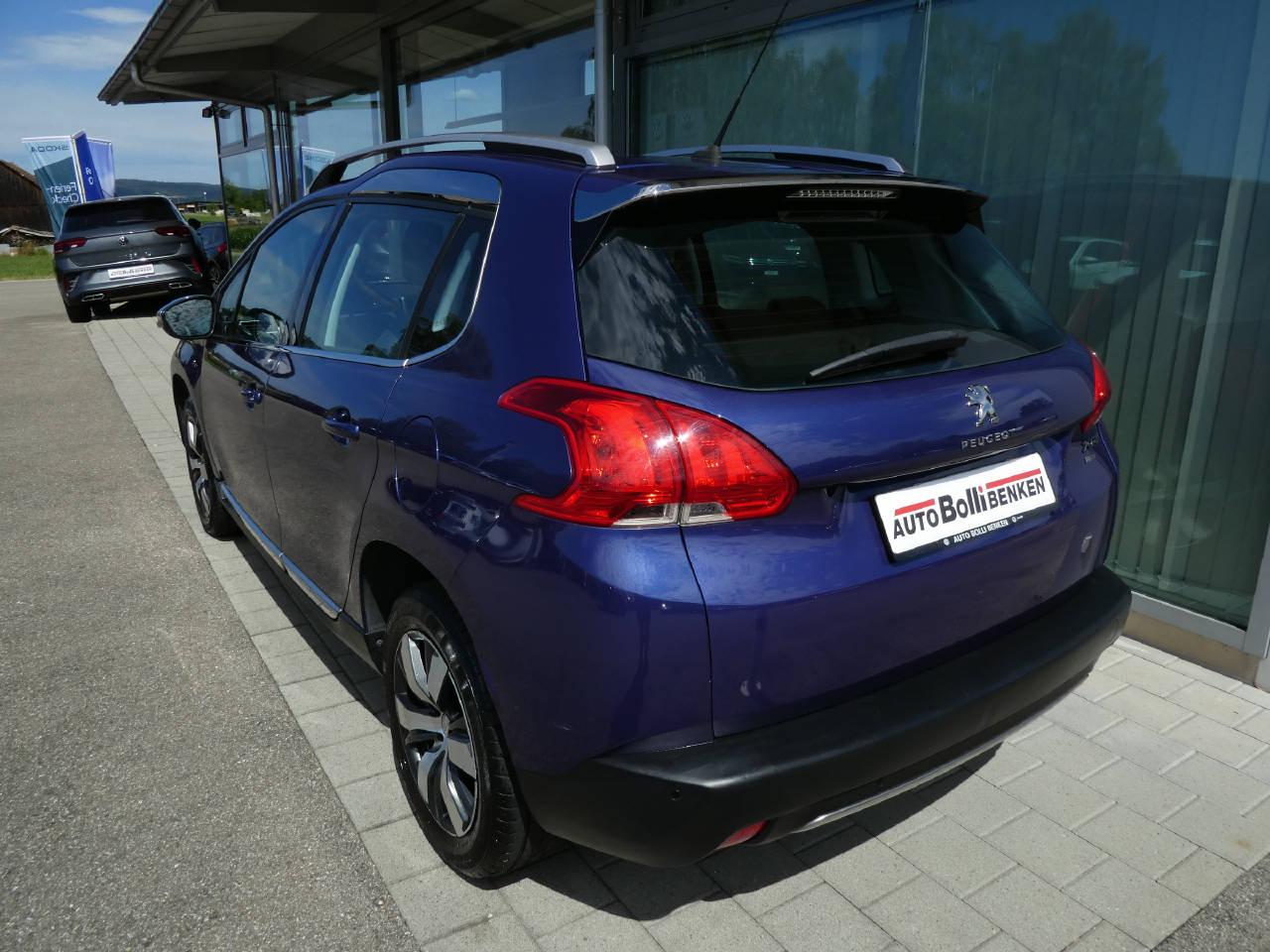 PEUGEOT 2008 1.2 PureTech 110 Allure S/S-image-6
