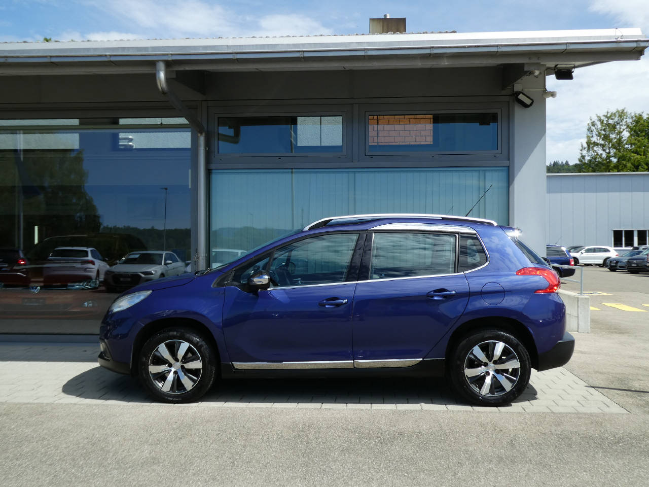 PEUGEOT 2008 1.2 PureTech 110 Allure S/S-image-7