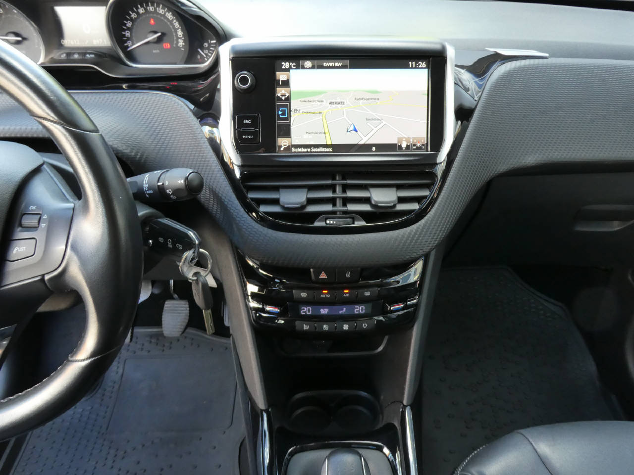 PEUGEOT 2008 1.2 PureTech 110 Allure S/S-image-12
