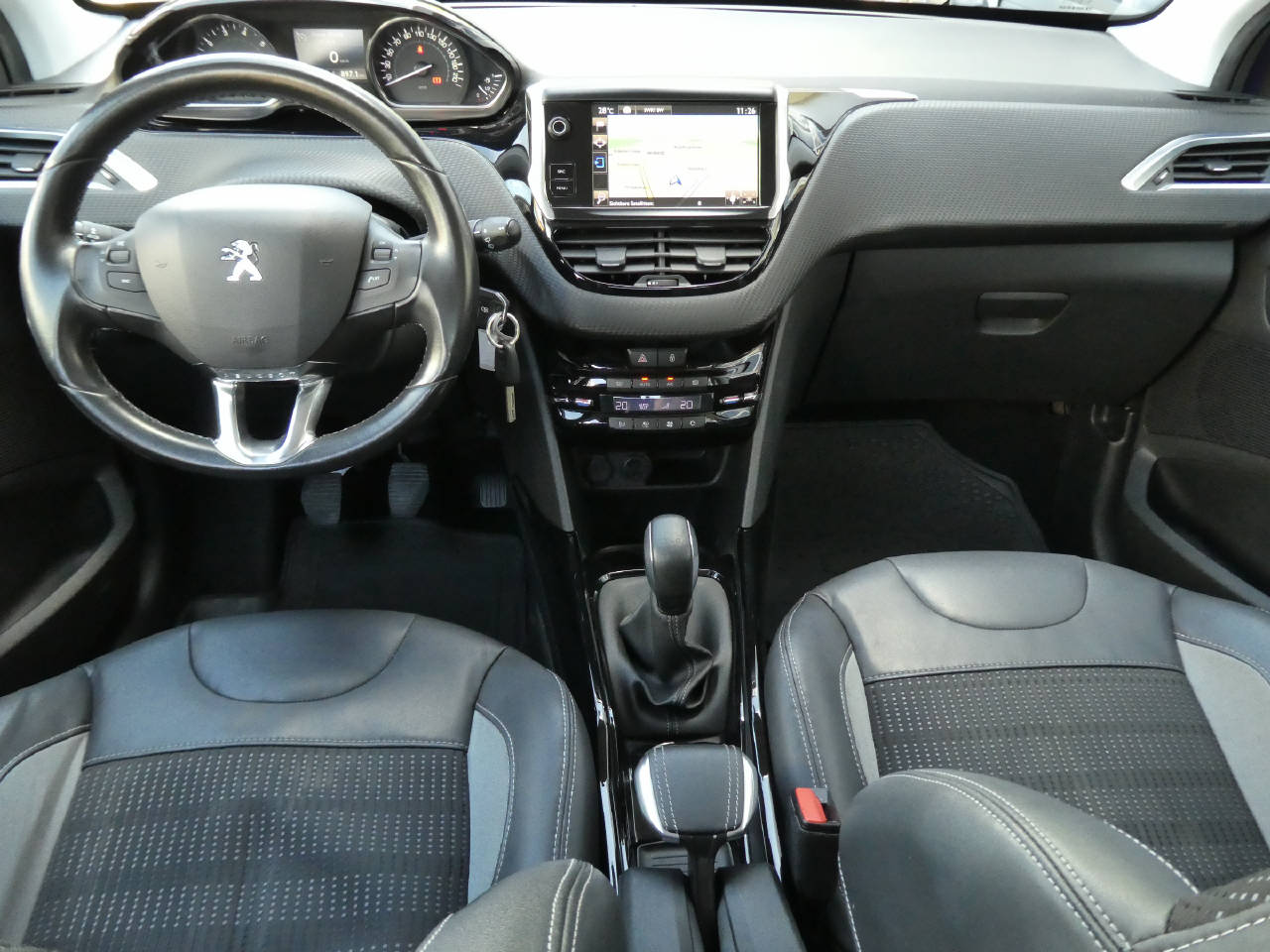 PEUGEOT 2008 1.2 PureTech 110 Allure S/S-image-13