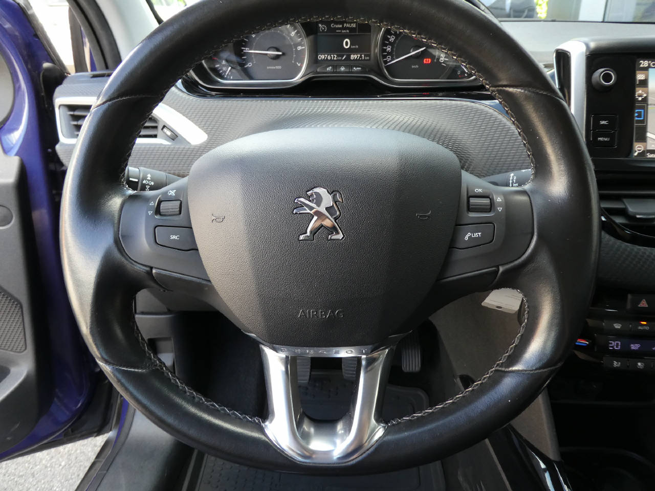PEUGEOT 2008 1.2 PureTech 110 Allure S/S-image-11