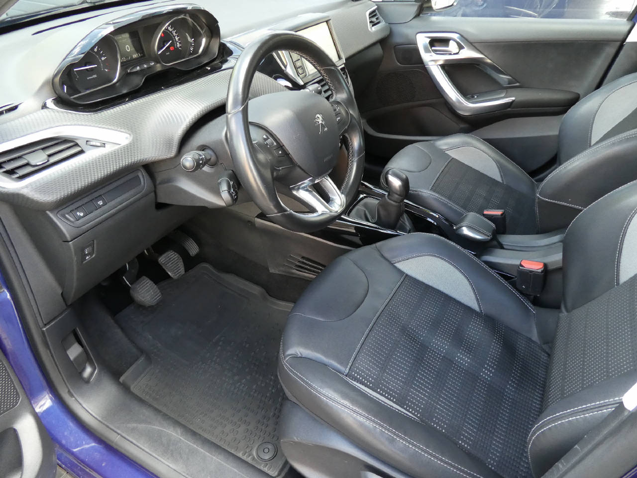 PEUGEOT 2008 1.2 PureTech 110 Allure S/S-image-8