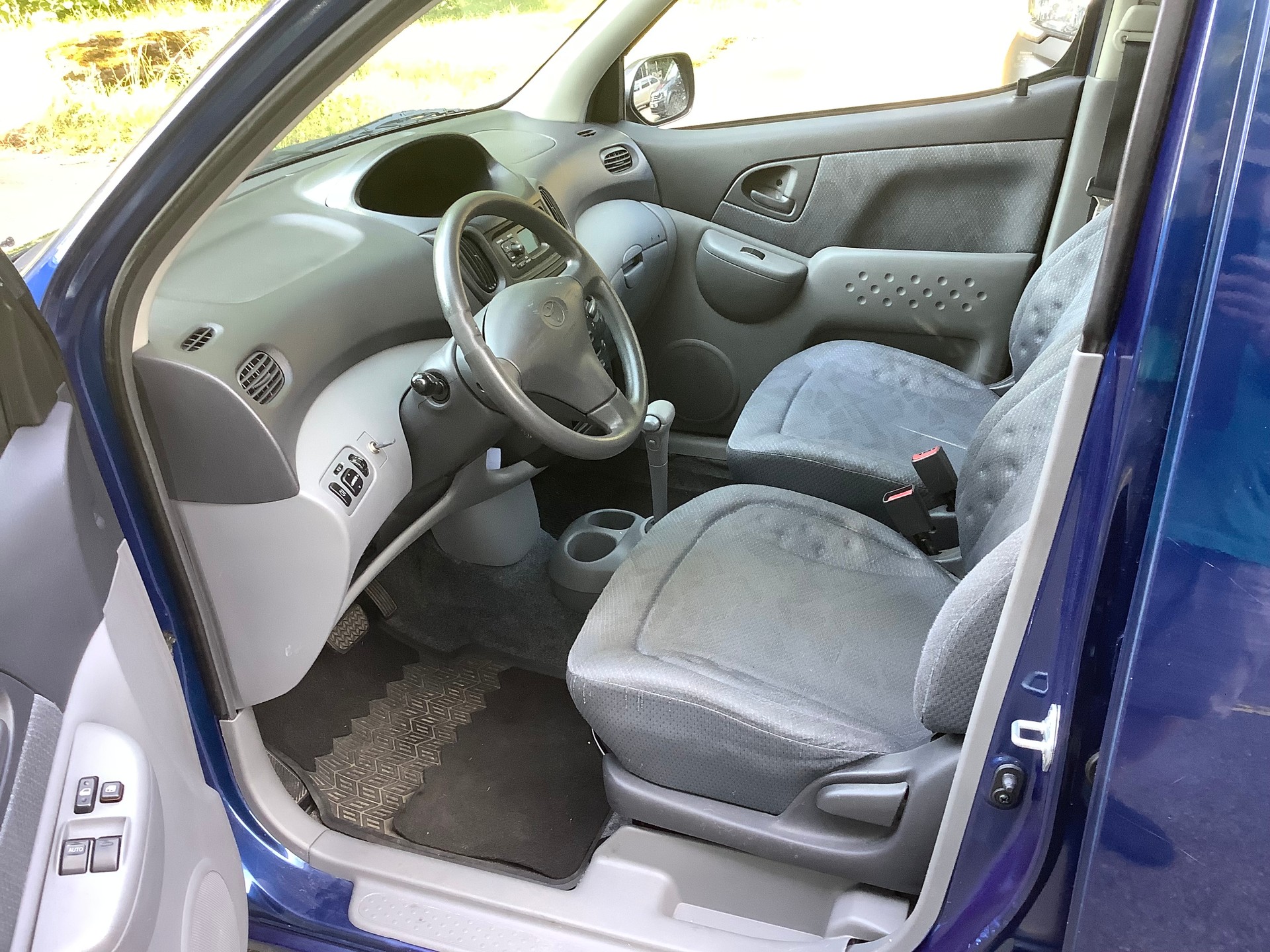 TOYOTA Yaris Verso 1.3 Linea Sol-image-2