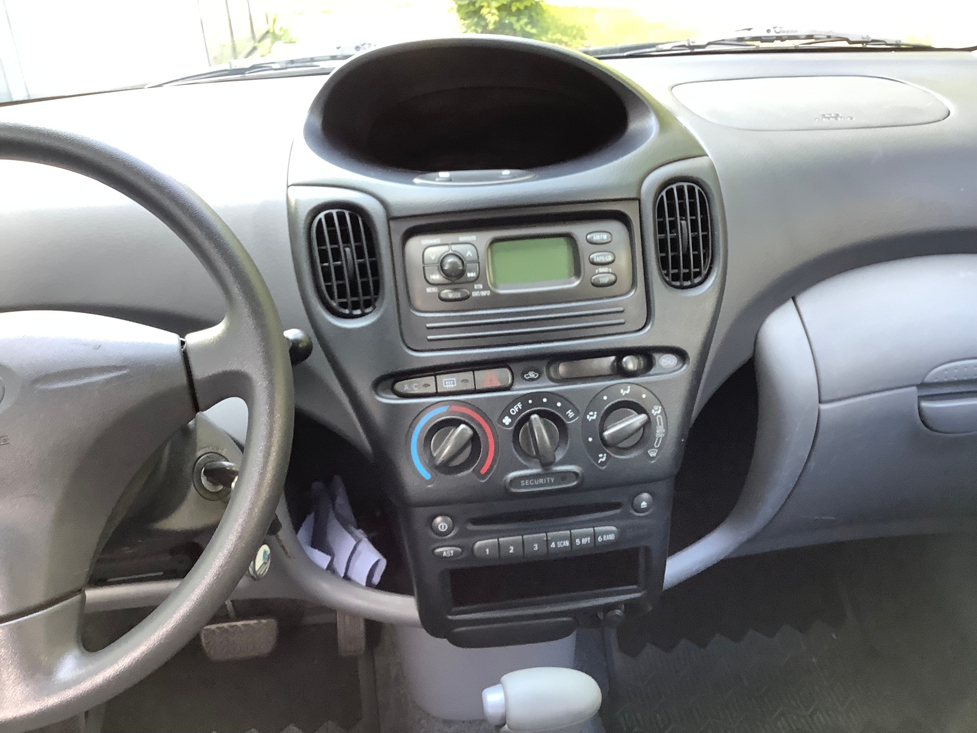 TOYOTA Yaris Verso 1.3 Linea Sol-image-4