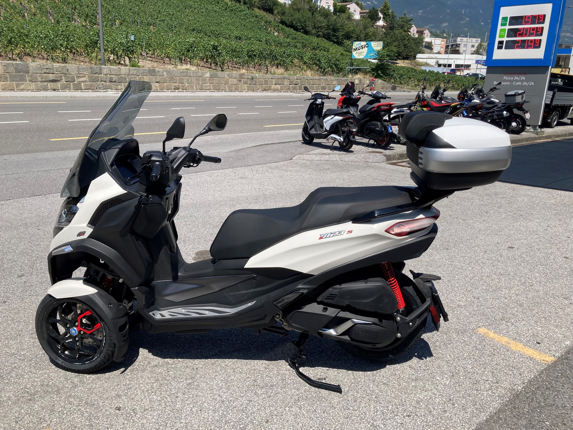 PIAGGIO MP3 400 Sport RST-showroom-element-1