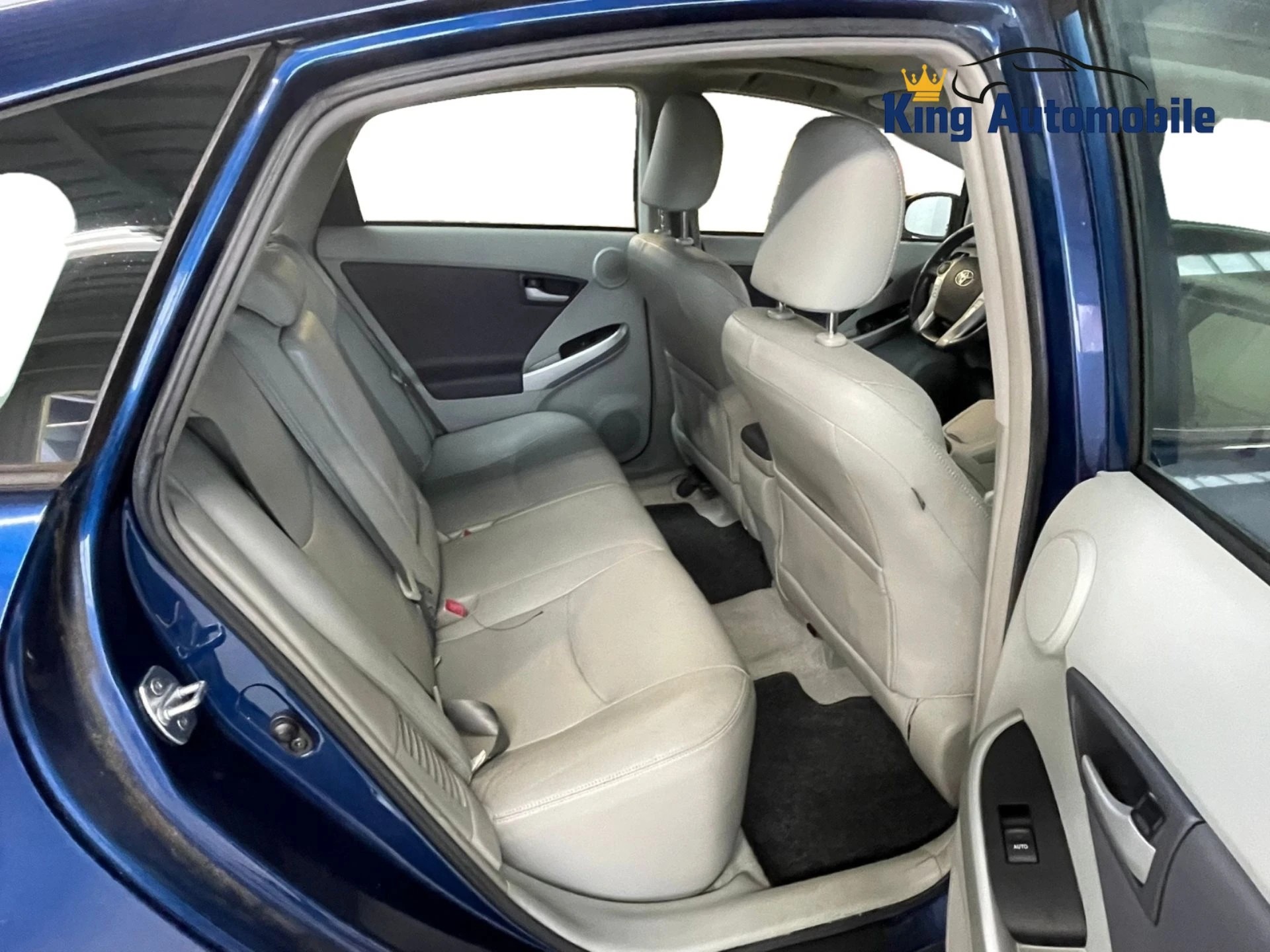 TOYOTA Prius 1.8 16V HSD Sol Premium | CH-Auto | Ab MFK 05.2025 | Leder | RF-Kamera-image-9