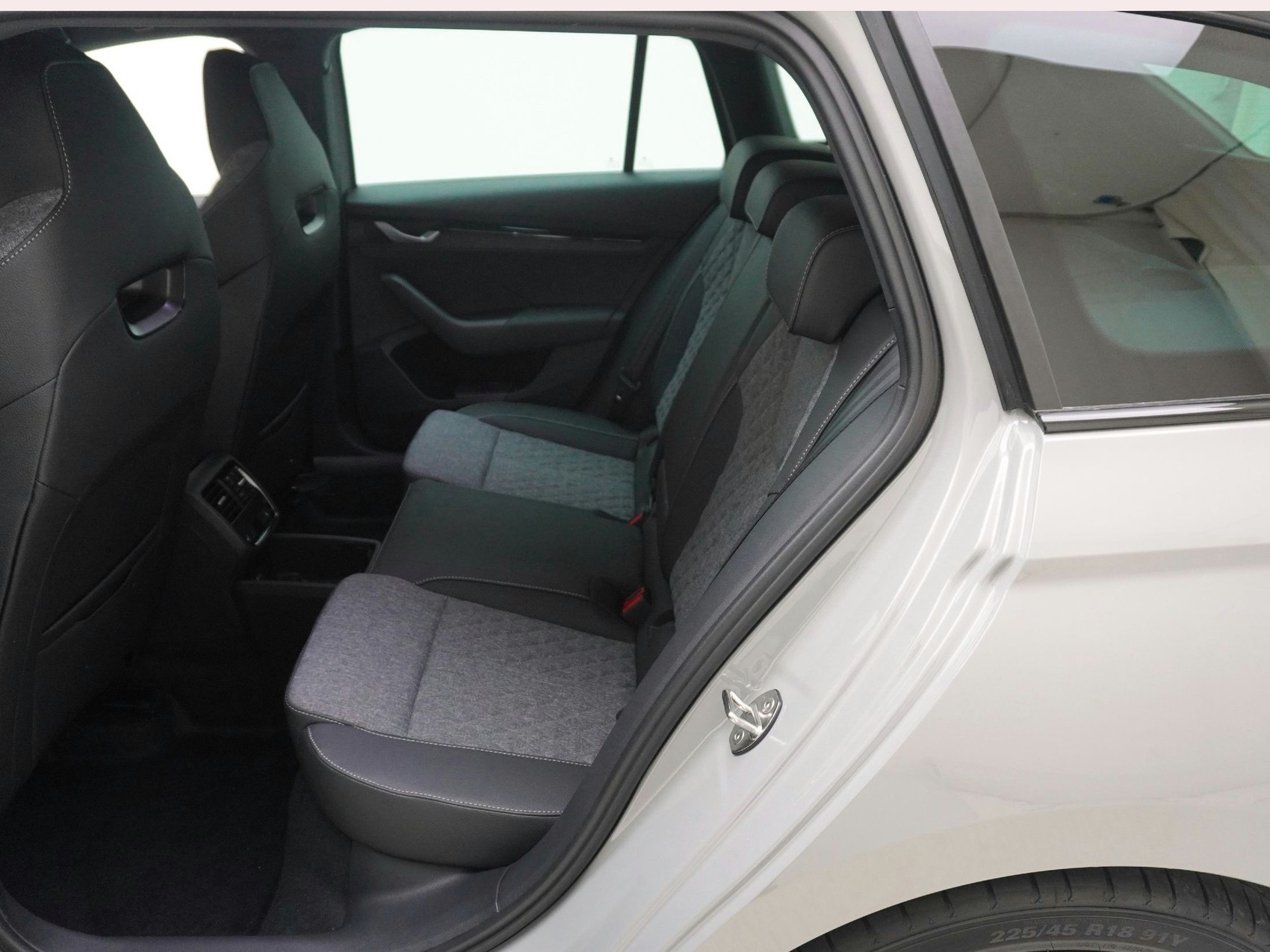 SKODA Octavia 2.0 TSI SportLine 4x4 DSG-image-14