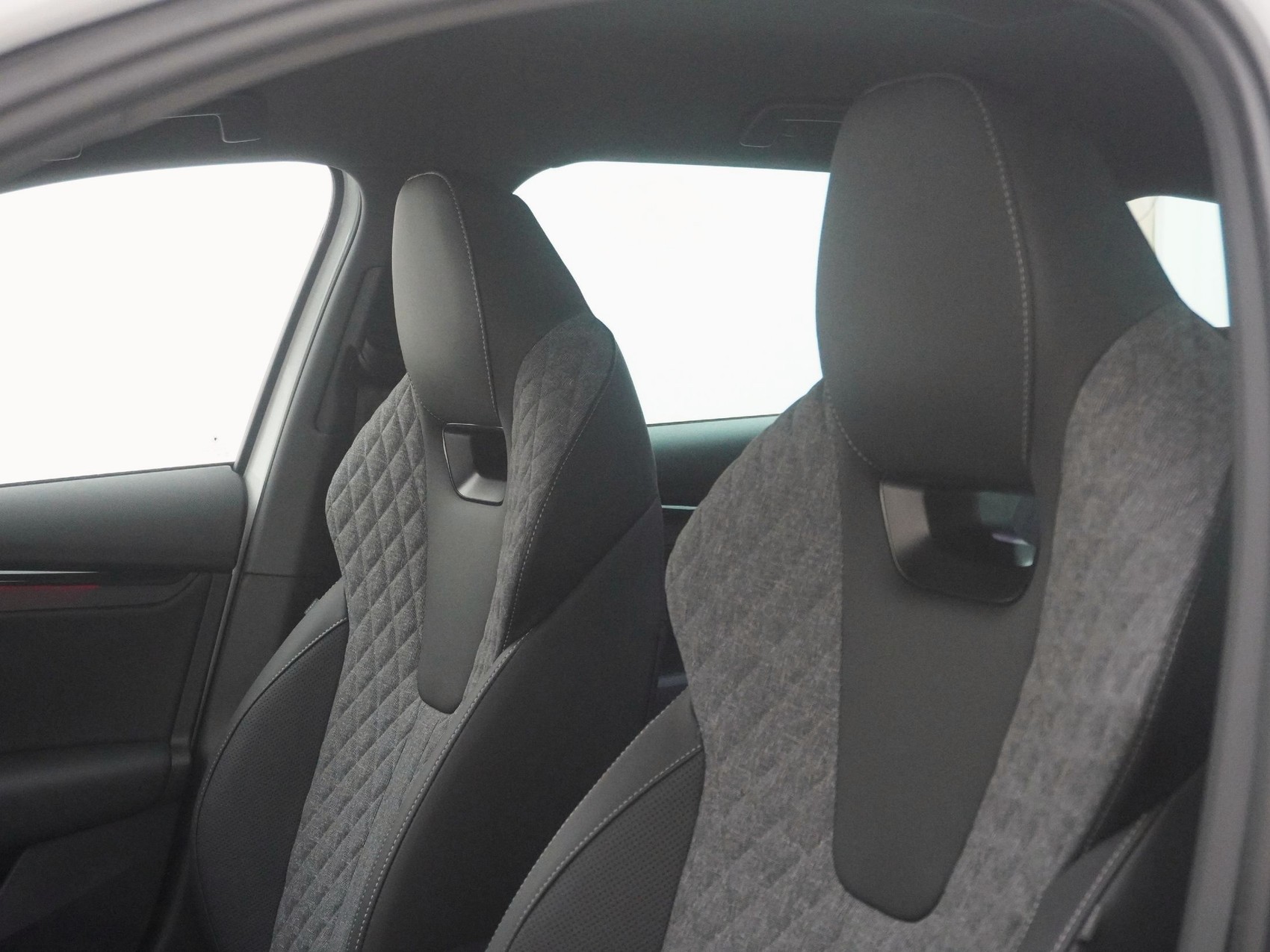 SKODA Octavia 2.0 TSI SportLine 4x4 DSG-image-13