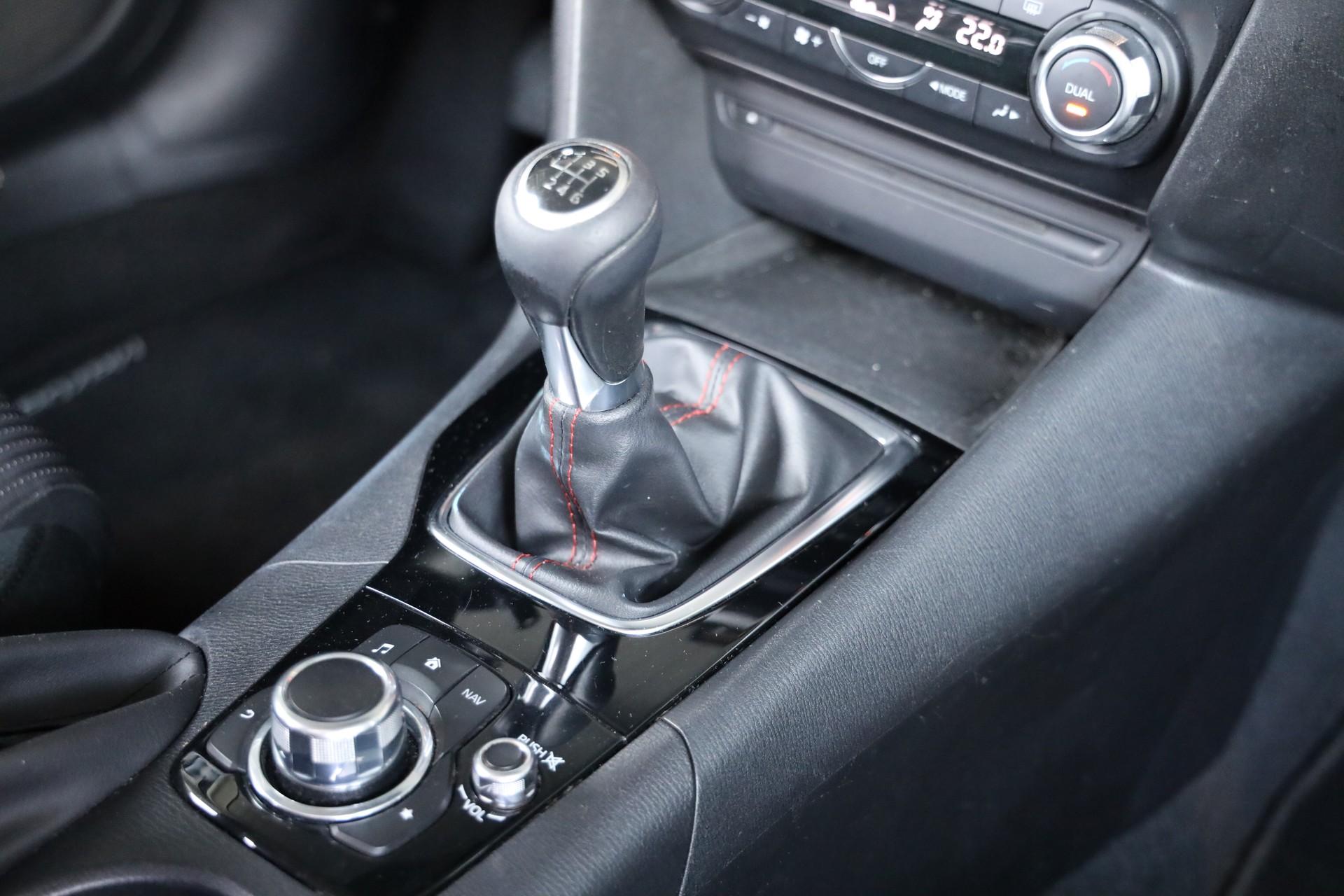 MAZDA 2.0 165 Revolution-image-7