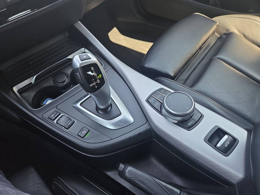 BMW 220i Steptronic M Sport-image-11