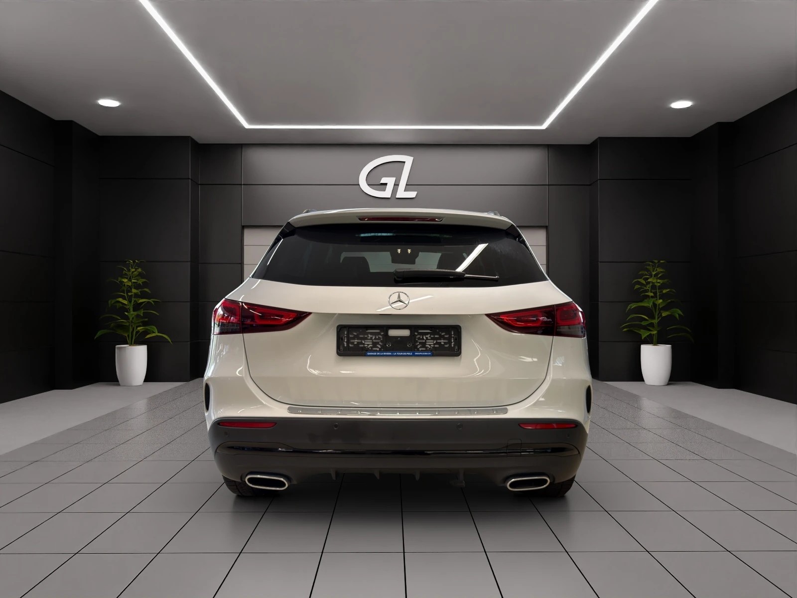 MERCEDES-BENZ GLA 250e AMG Line 8G-DCT-image-3