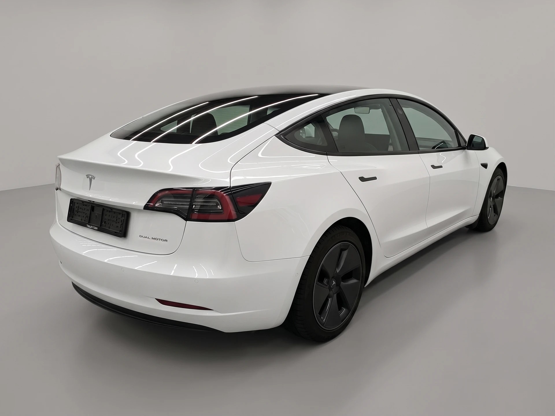 TESLA Model 3 Long Range Dual Motor AWD-image-1